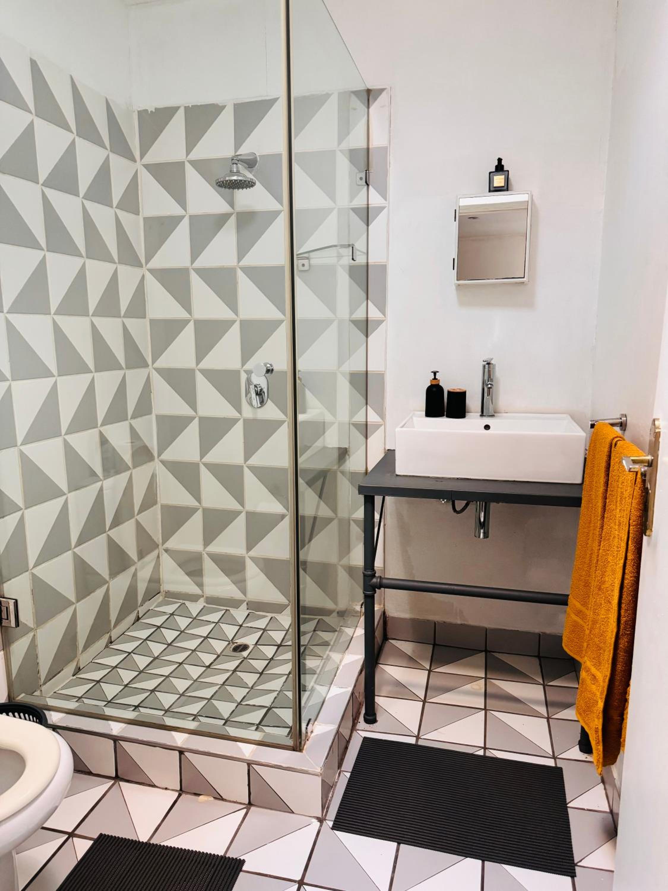 2 bedrooms, 2 bathrooms apartment in Maboneng with Unlimited WiFi