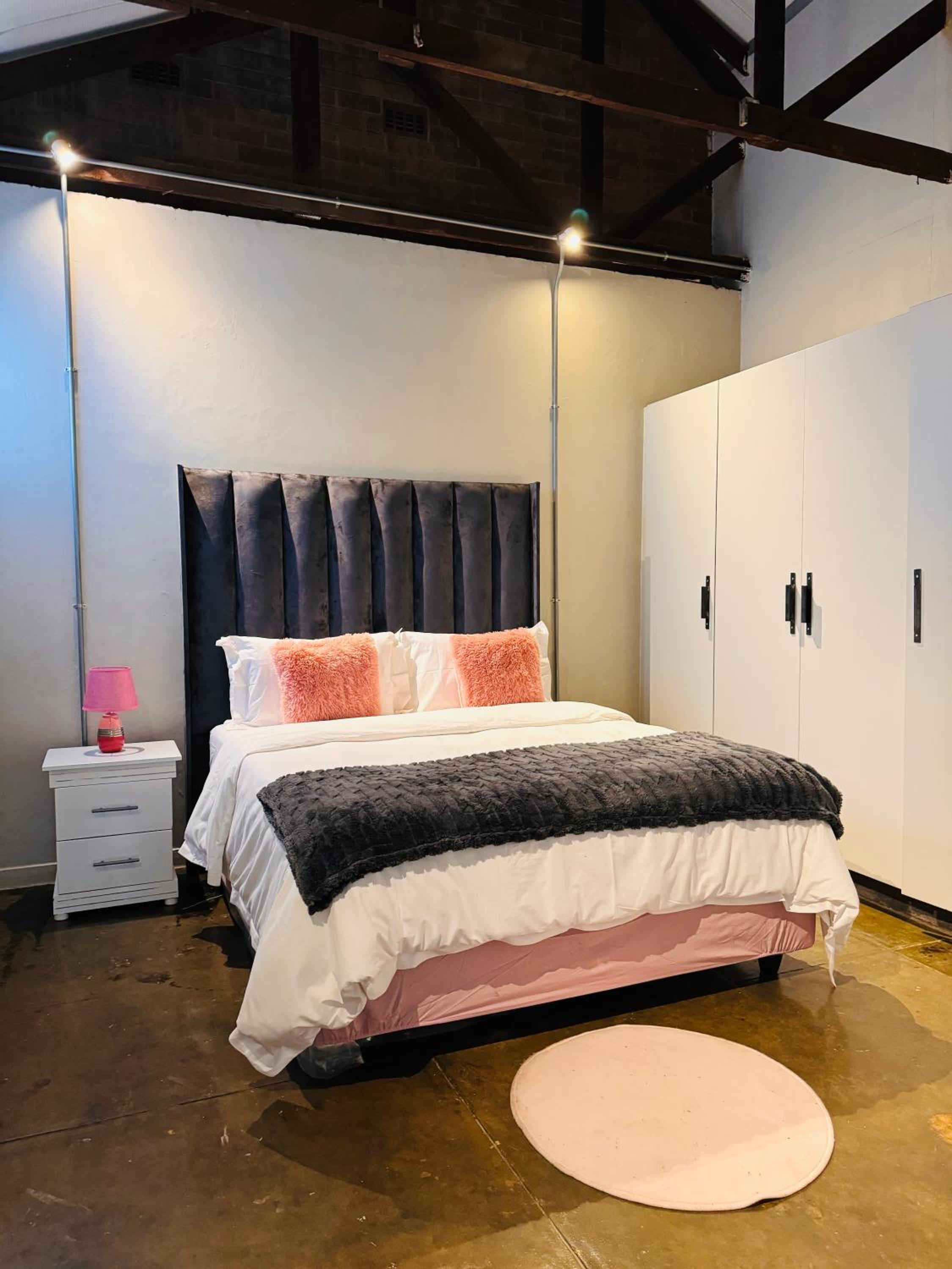 2 bedrooms, 2 bathrooms apartment in Maboneng with Unlimited WiFi