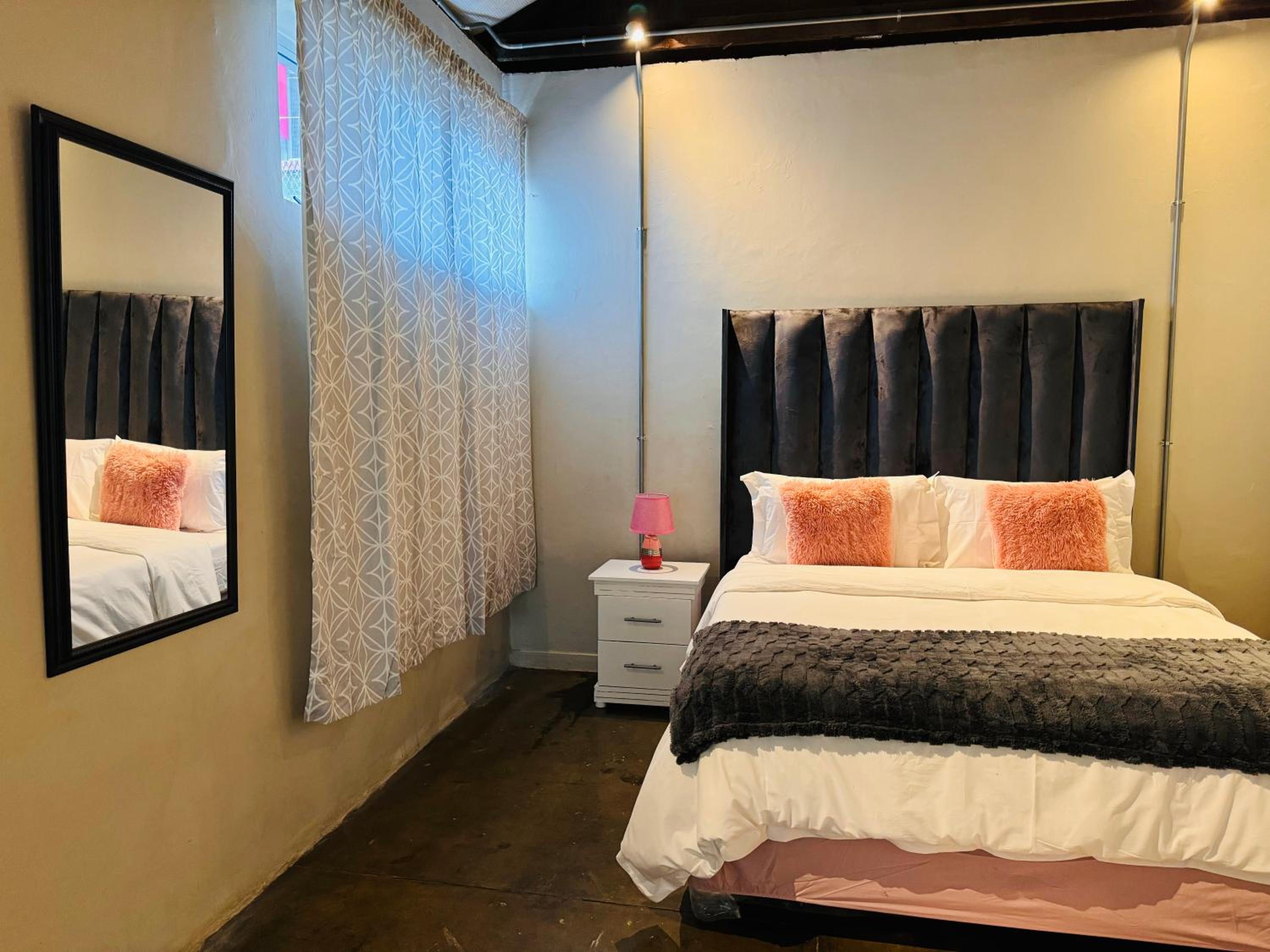 2 bedrooms, 2 bathrooms apartment in Maboneng with Unlimited WiFi