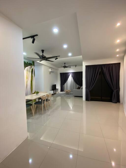 Modern Lux Suite, The Cove Hillside Residence