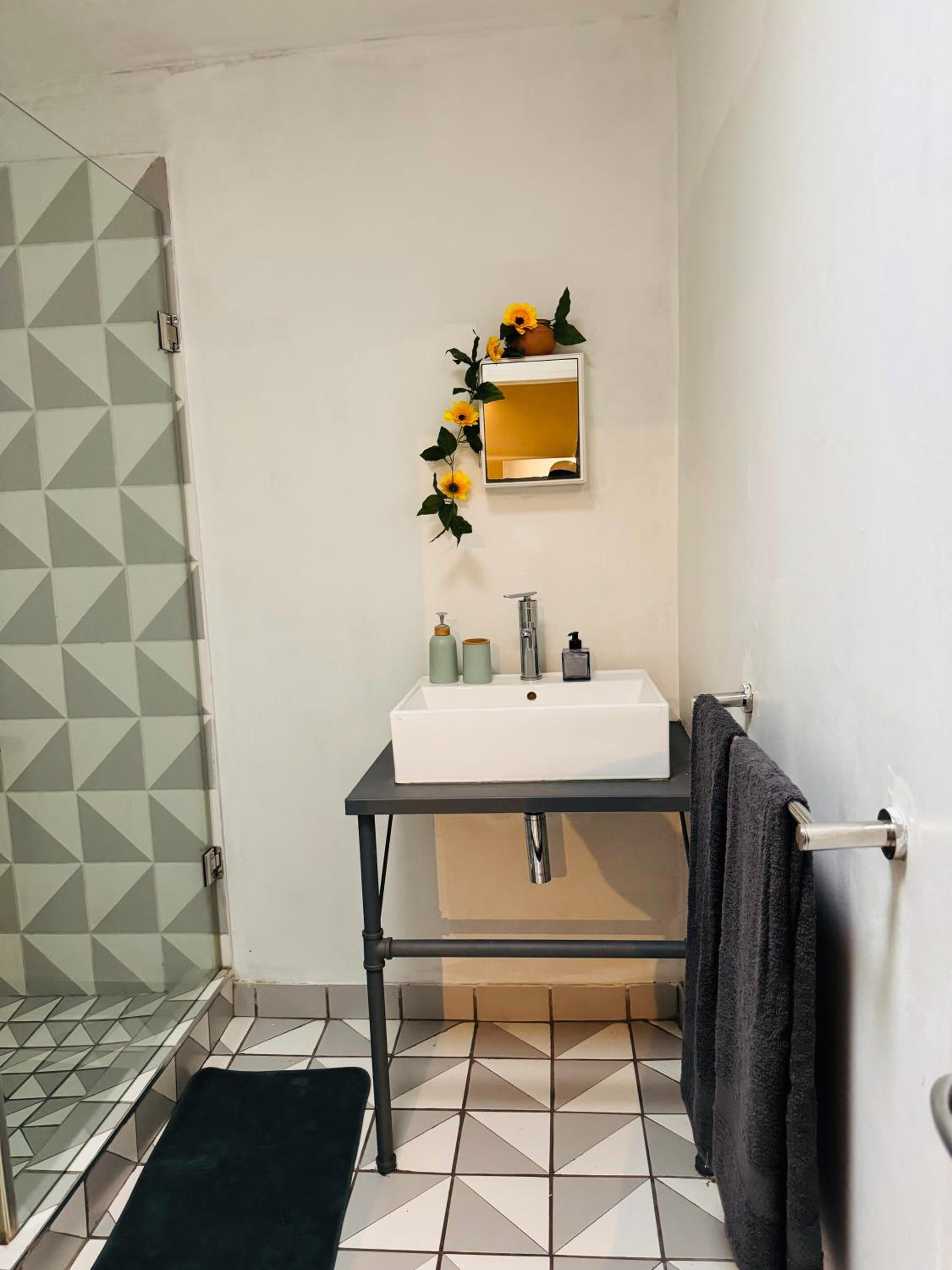 2 bedrooms, 2 bathrooms apartment in Maboneng with Unlimited WiFi