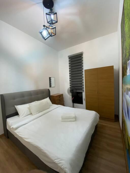 Modern Lux Suite, The Cove Hillside Residence