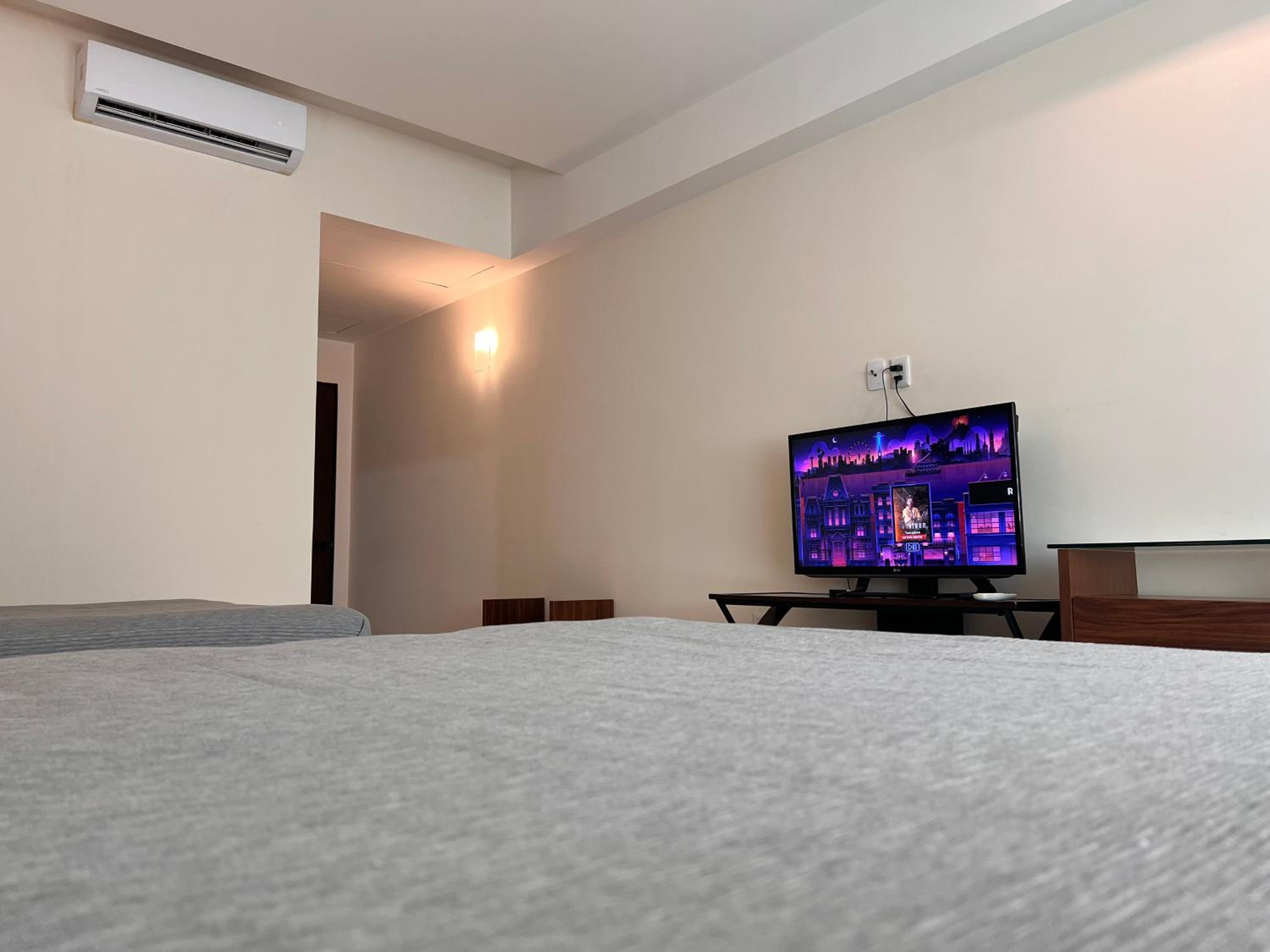Amplia habitación a 5 minutos del aeropuerto