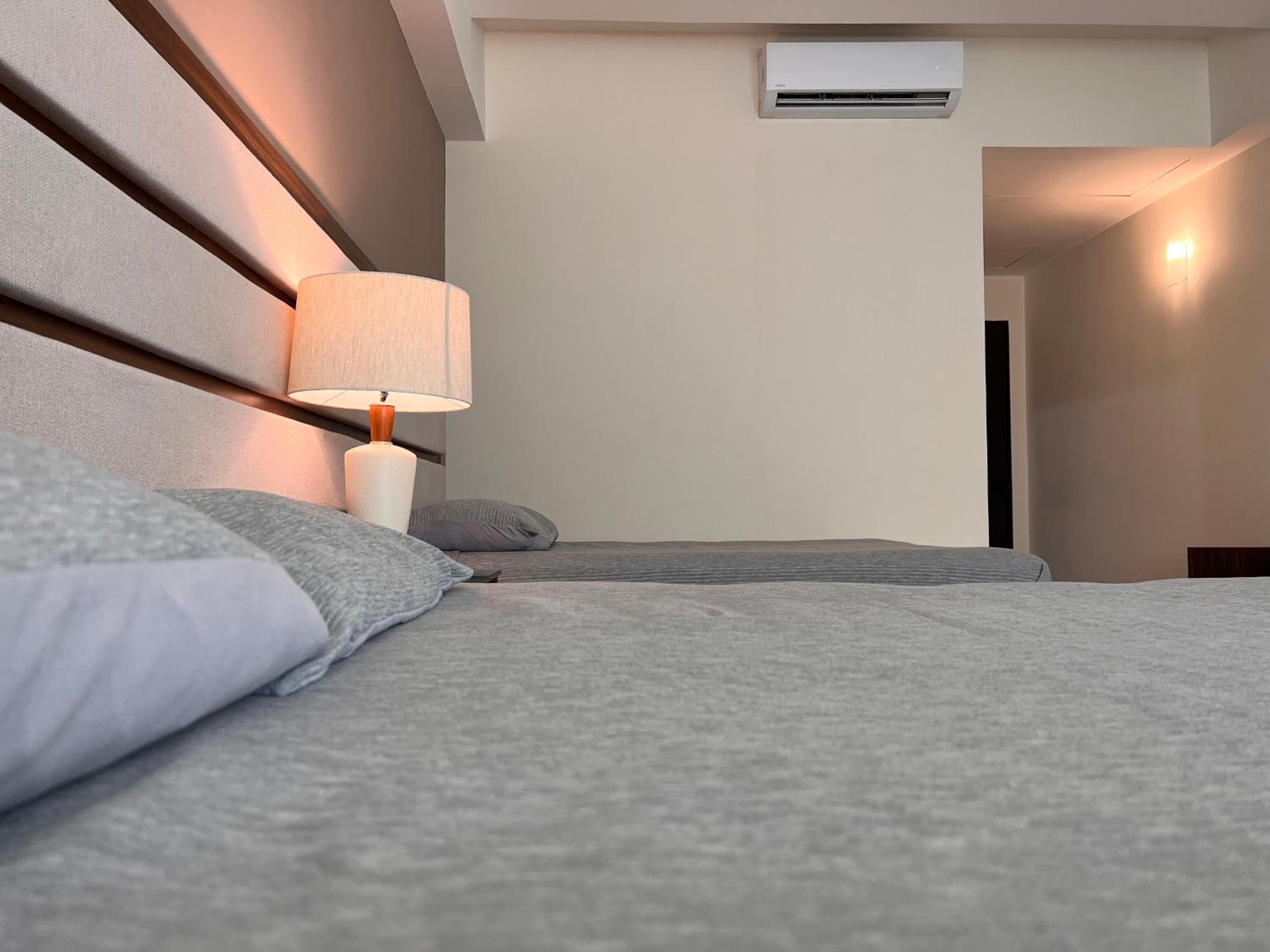 Amplia habitación a 5 minutos del aeropuerto