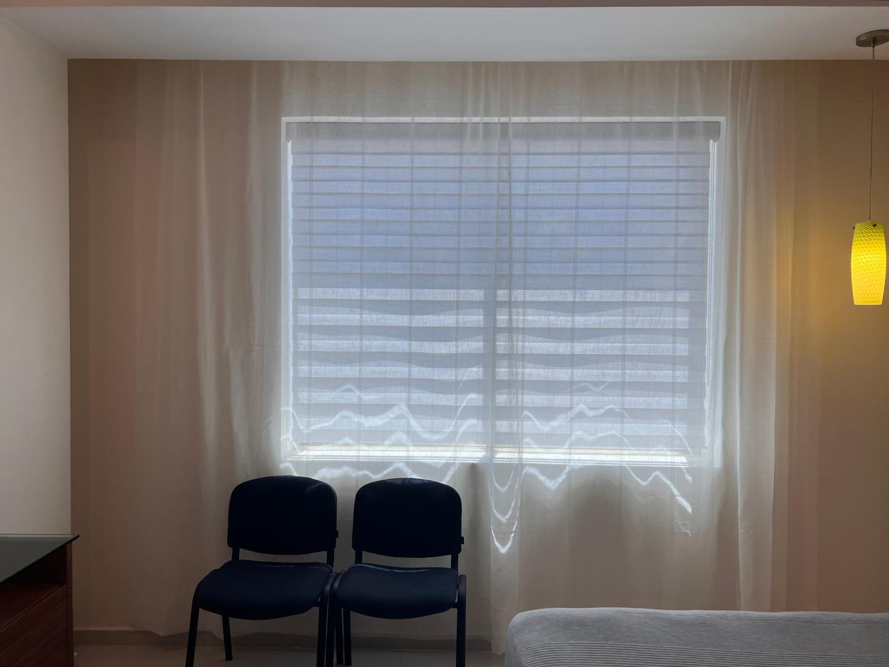 Amplia habitación a 5 minutos del aeropuerto