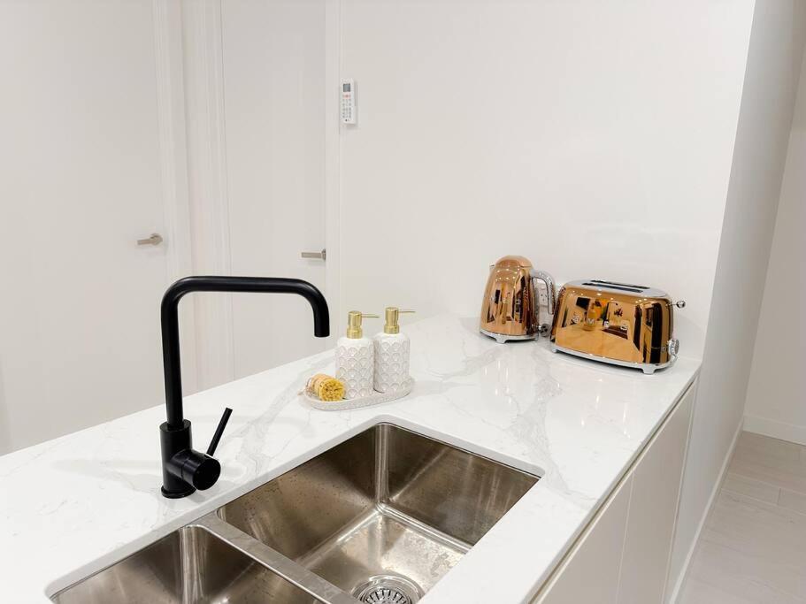 Shine Keysborough High-end Family Home, Netflix, Top Location