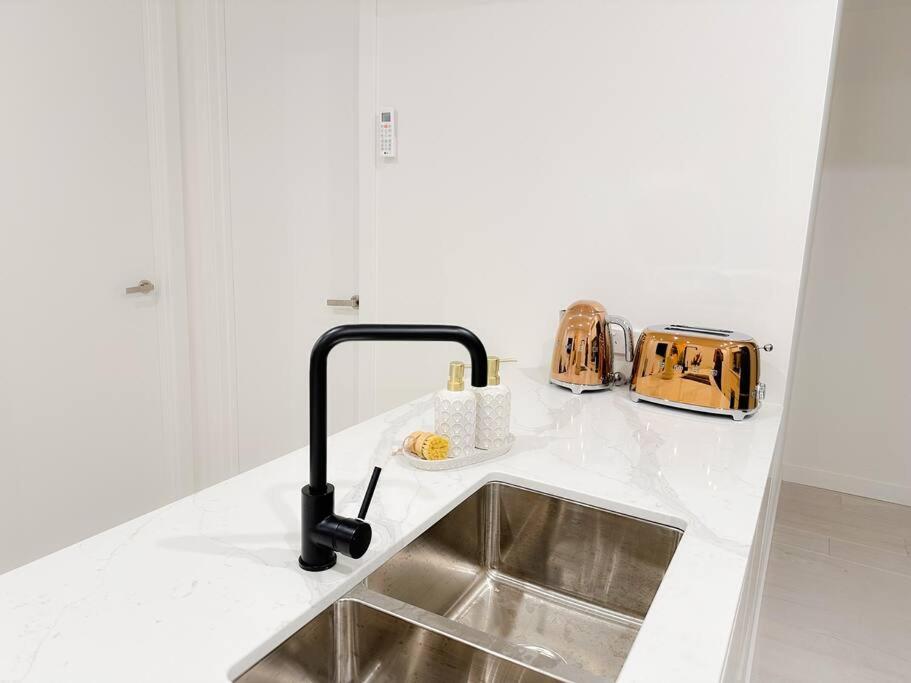 Shine Keysborough High-end Family Home, Netflix, Top Location
