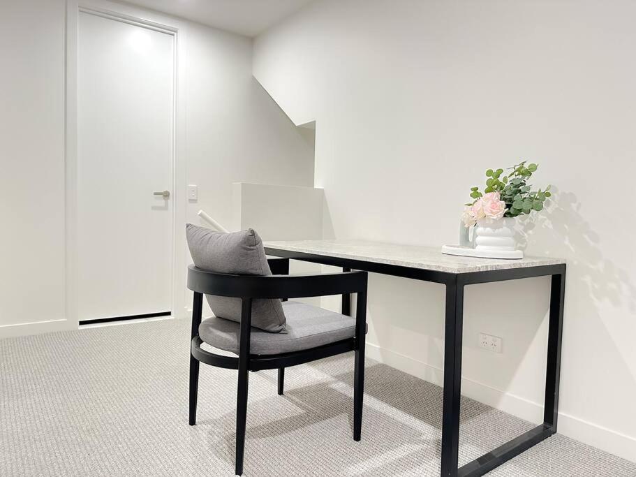 Shine Keysborough High-end Family Home, Netflix, Top Location