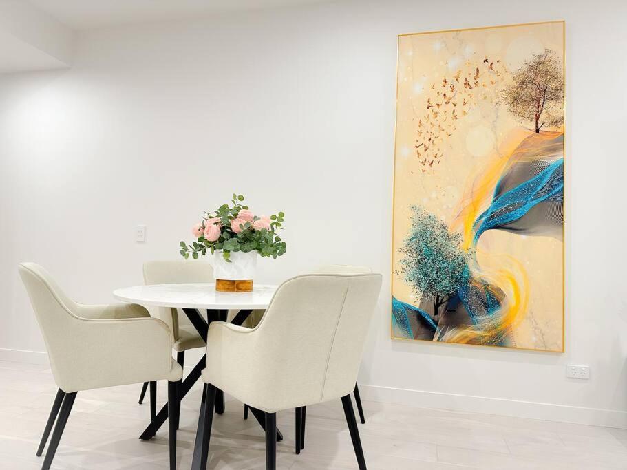 Shine Keysborough High-end Family Home, Netflix, Top Location