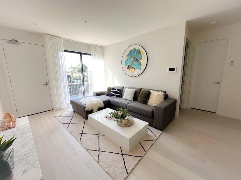 Shine Keysborough High-end Family Home, Netflix, Top Location