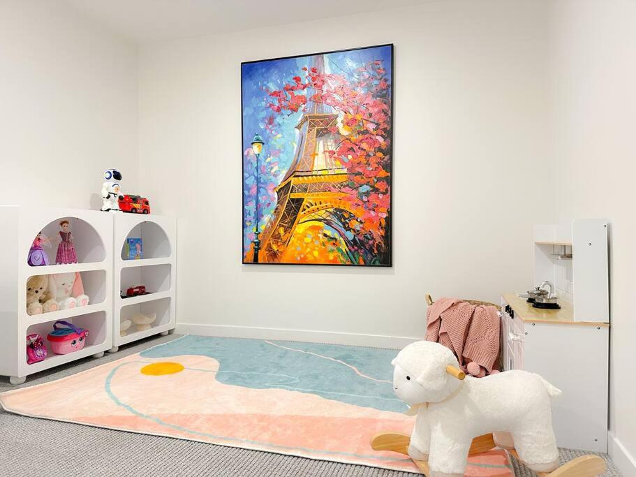 Shine Keysborough High-end Family Home, Netflix, Top Location