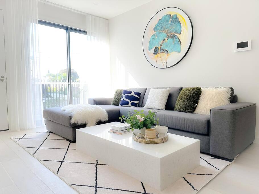 Shine Keysborough High-end Family Home, Netflix, Top Location