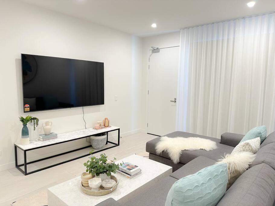 Shine Keysborough High-end Family Home, Netflix, Top Location