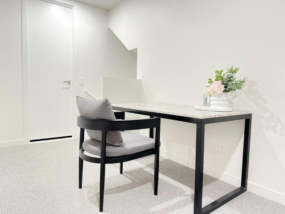 Shine Keysborough High-end Family Home, Netflix, Top Location