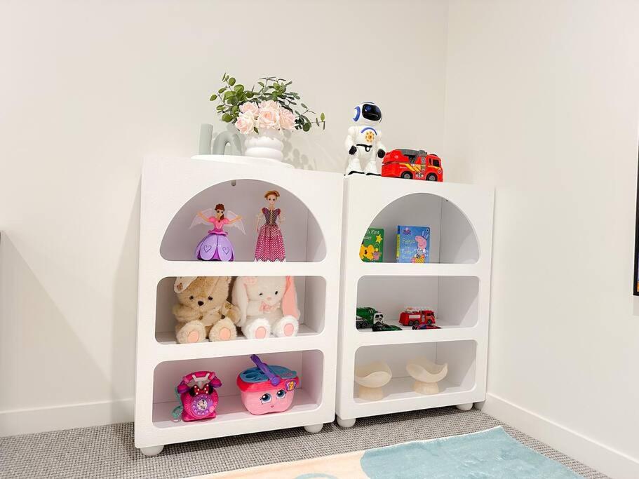 Shine Keysborough High-end Family Home, Netflix, Top Location