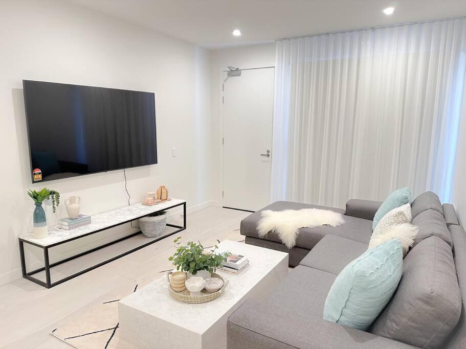 Shine Keysborough High-end Family Home, Netflix, Top Location