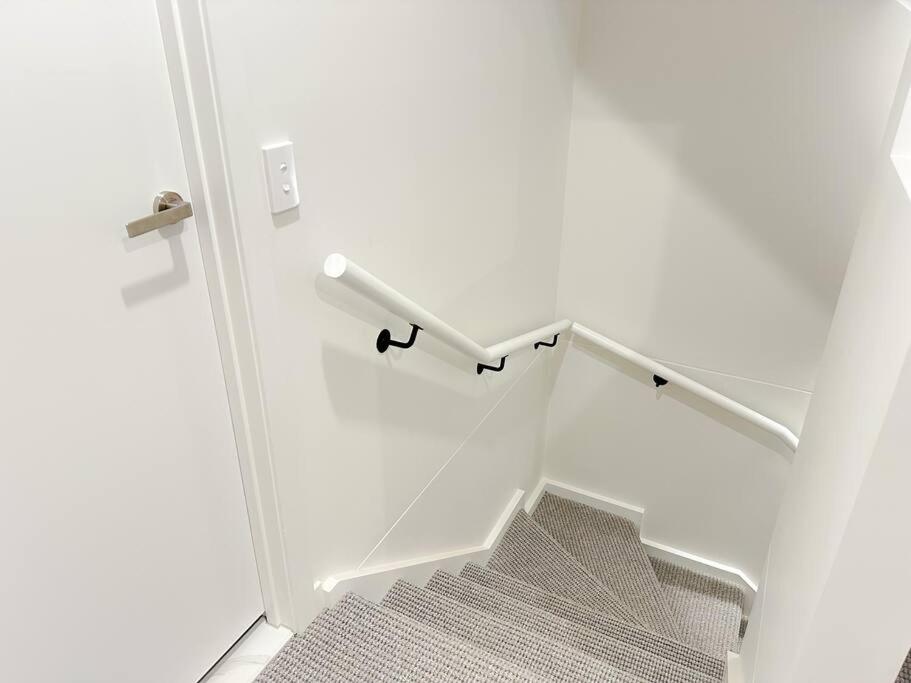 Shine Keysborough High-end Family Home, Netflix, Top Location