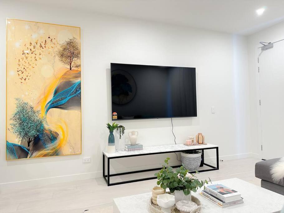 Shine Keysborough High-end Family Home, Netflix, Top Location