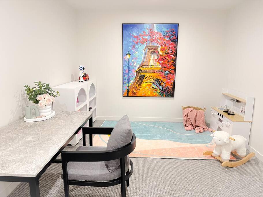Shine Keysborough High-end Family Home, Netflix, Top Location