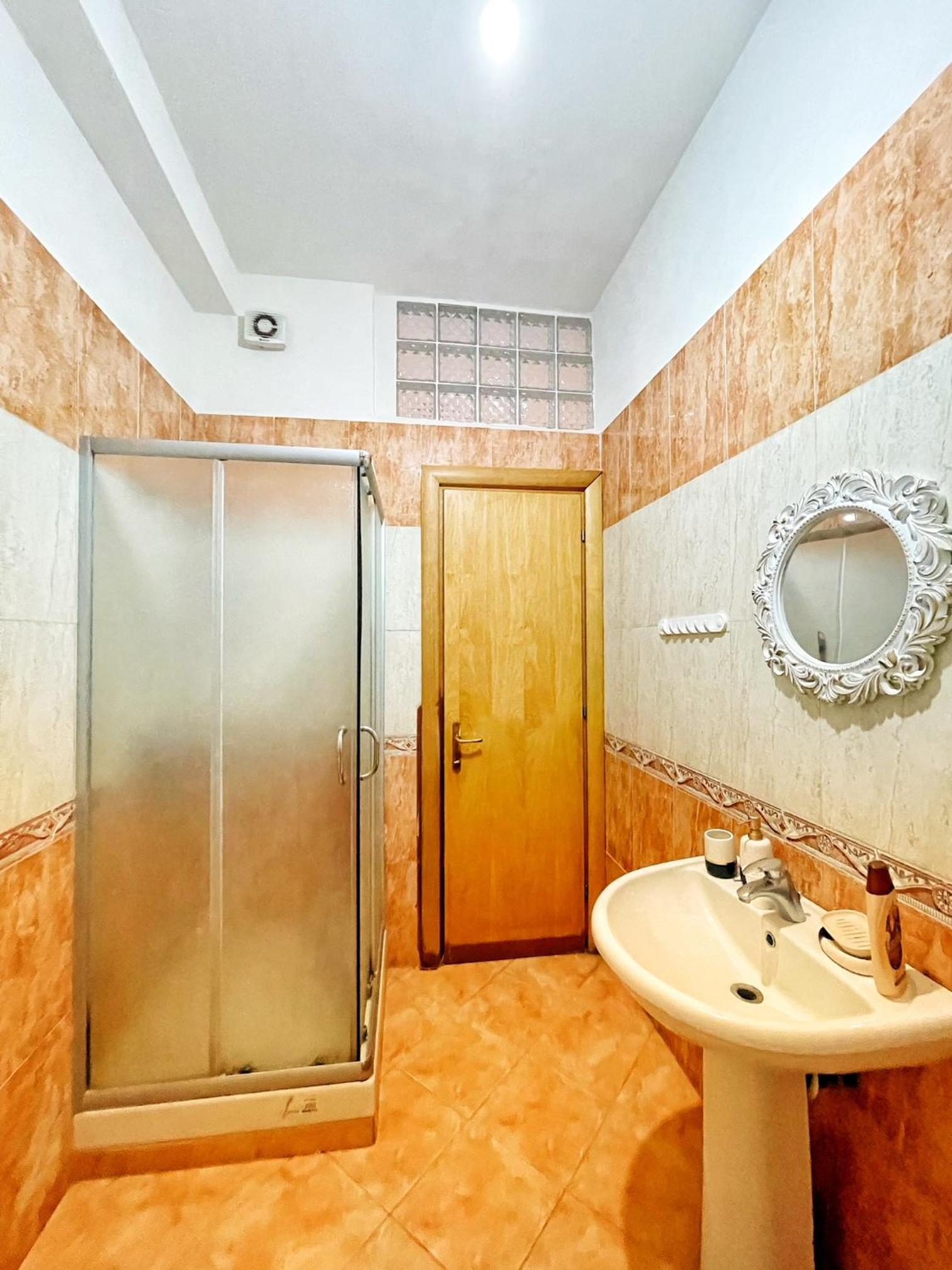 Emperius Rentroom