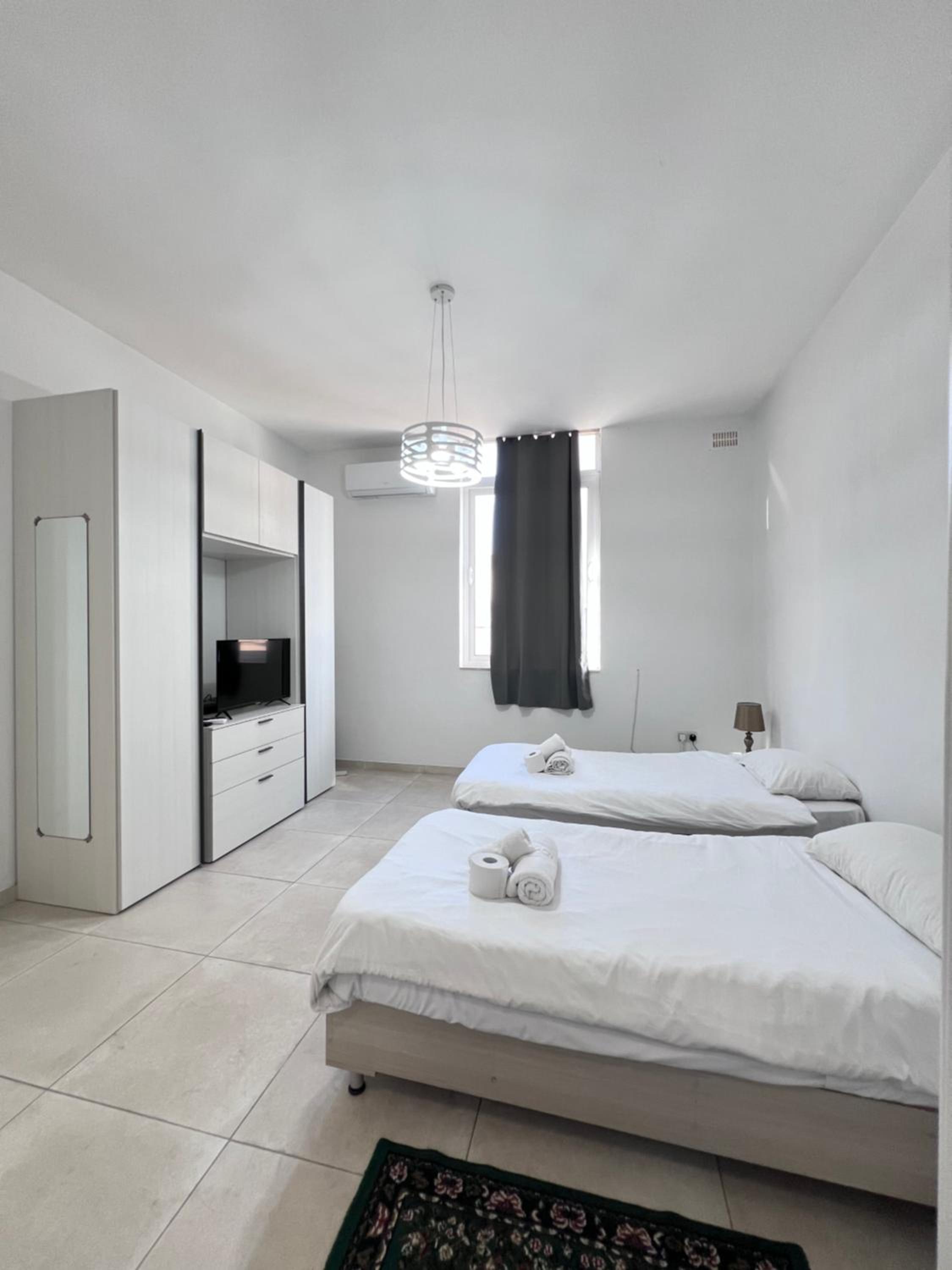 Sunshine Court Apartment No 3 view 5