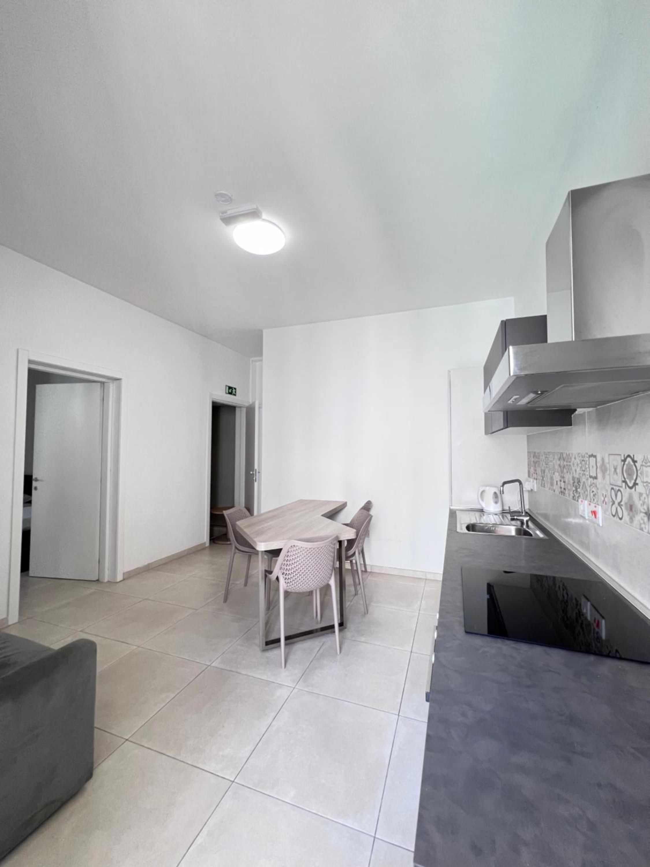 Sunshine Court Apartment No 3 view 3