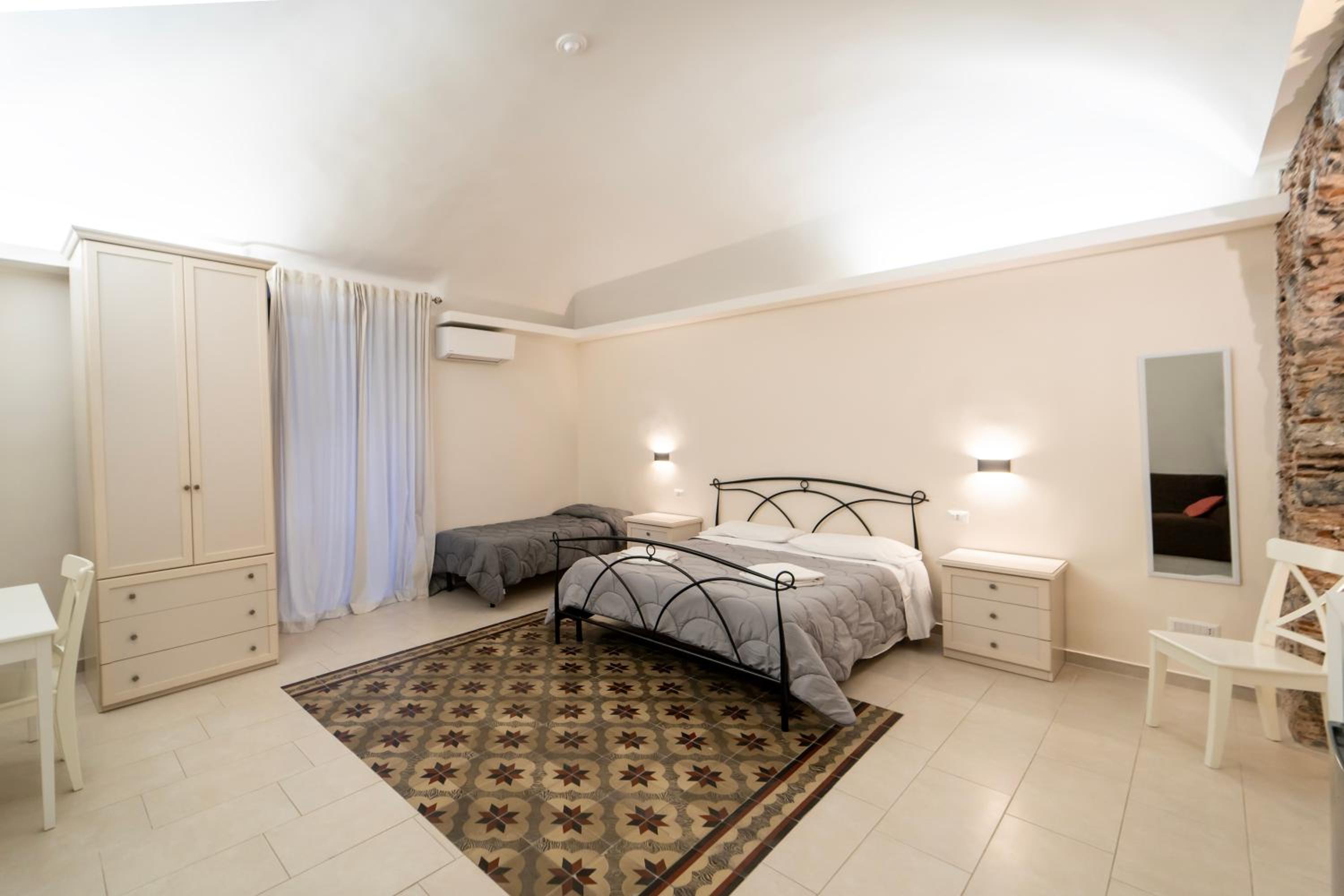 BELLINIKATANESUITE