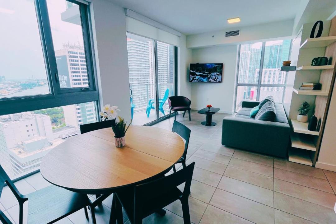 Explore Miami's Heat - Huge 1 bed POOL & GYM