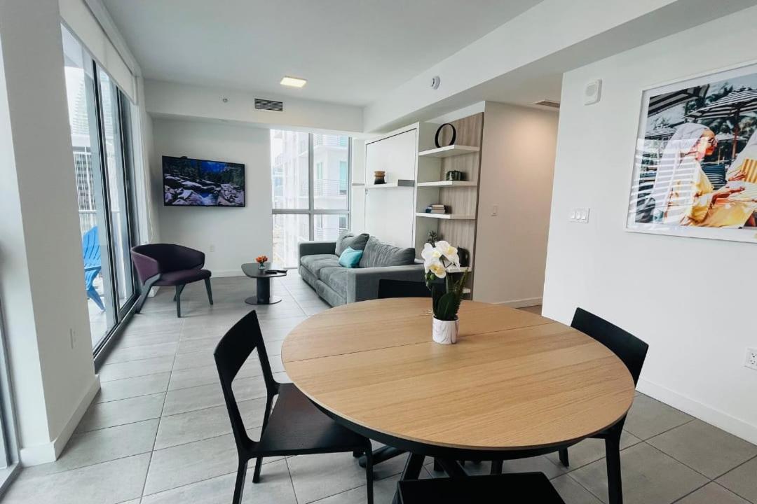 Explore Miami's Heat - Huge 1 bed POOL & GYM