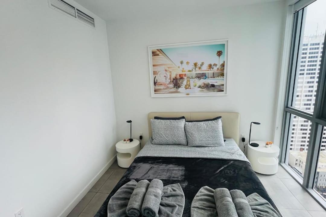 Explore Miami's Heat - Huge 1 bed POOL & GYM