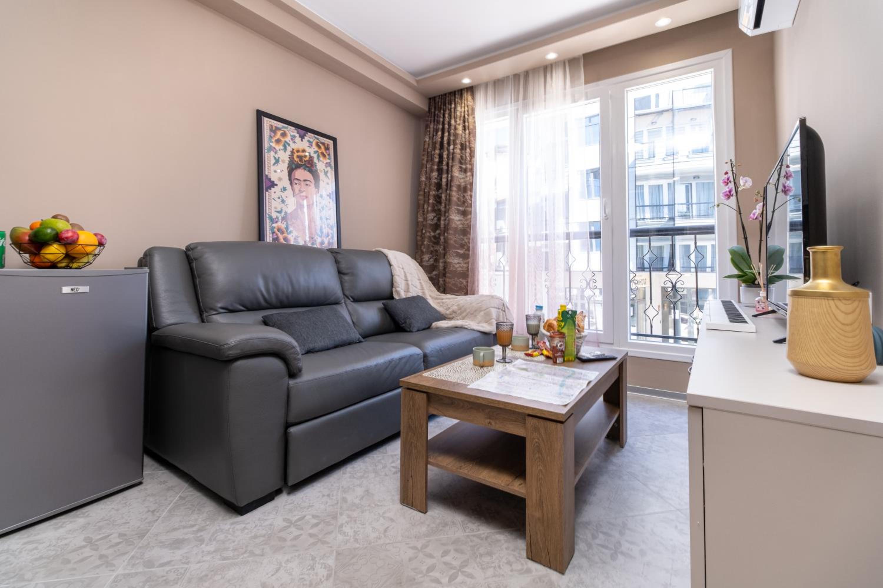 Modern & Elegant City Center Apartments