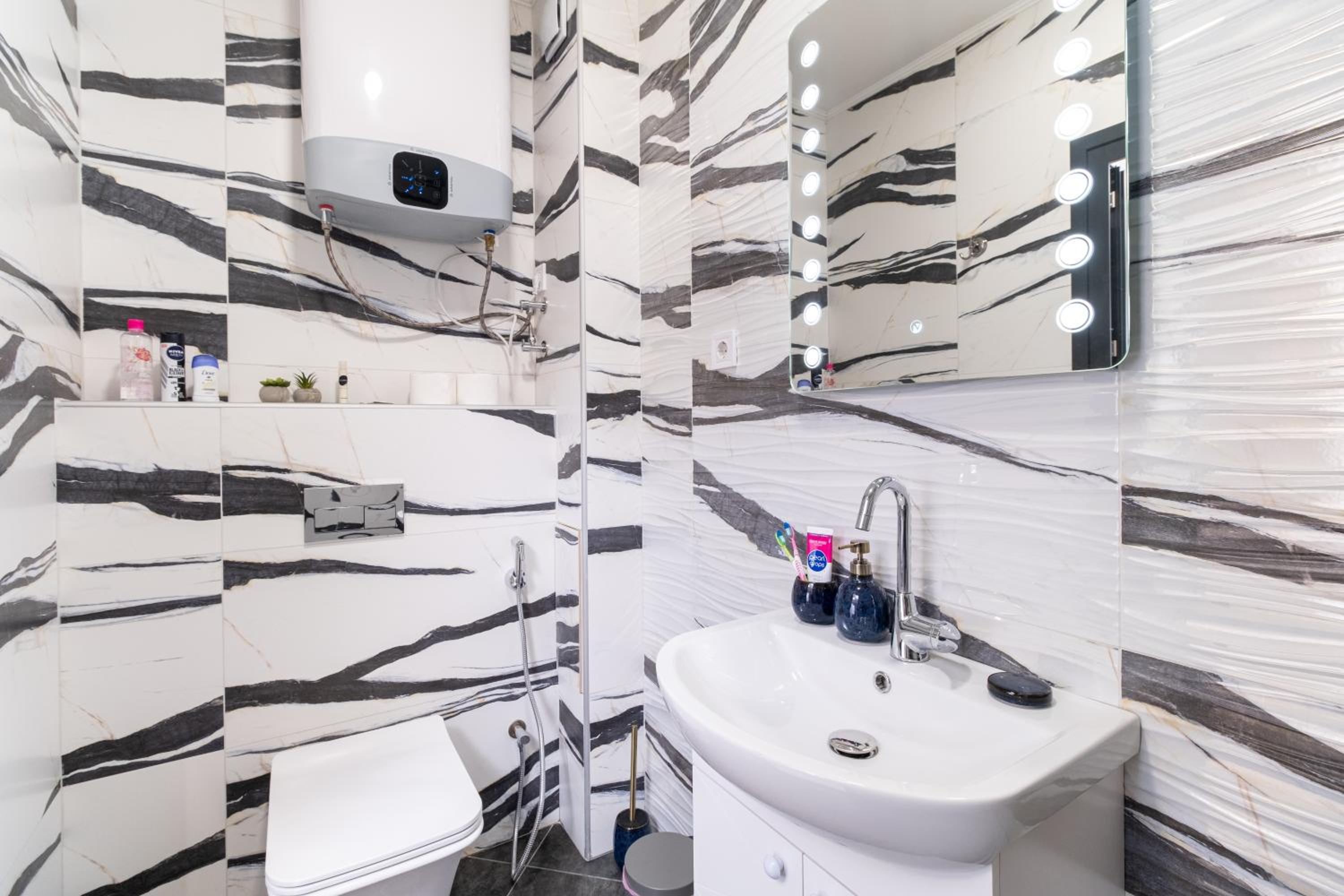 Modern & Elegant City Center Apartments