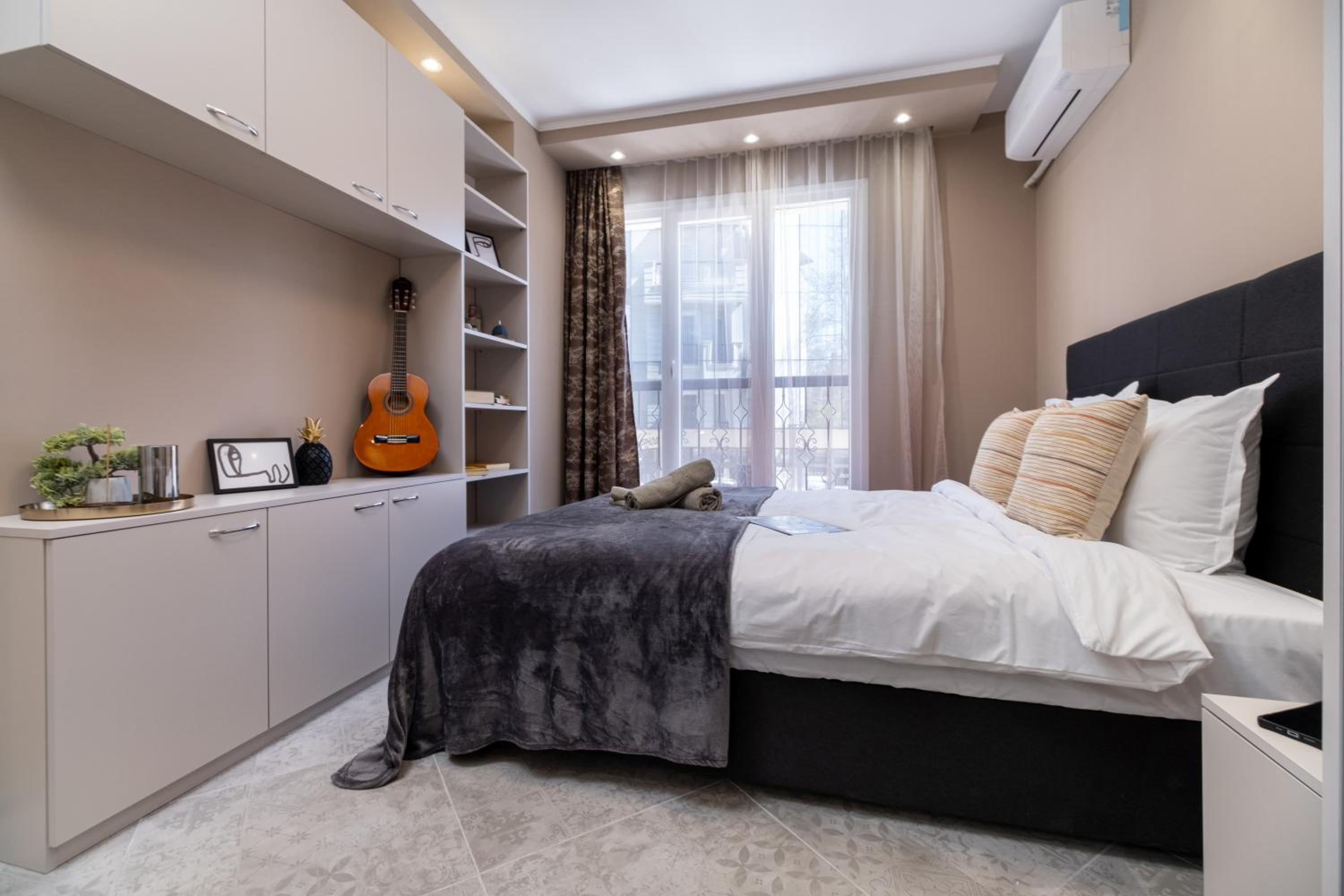 Modern & Elegant City Center Apartments