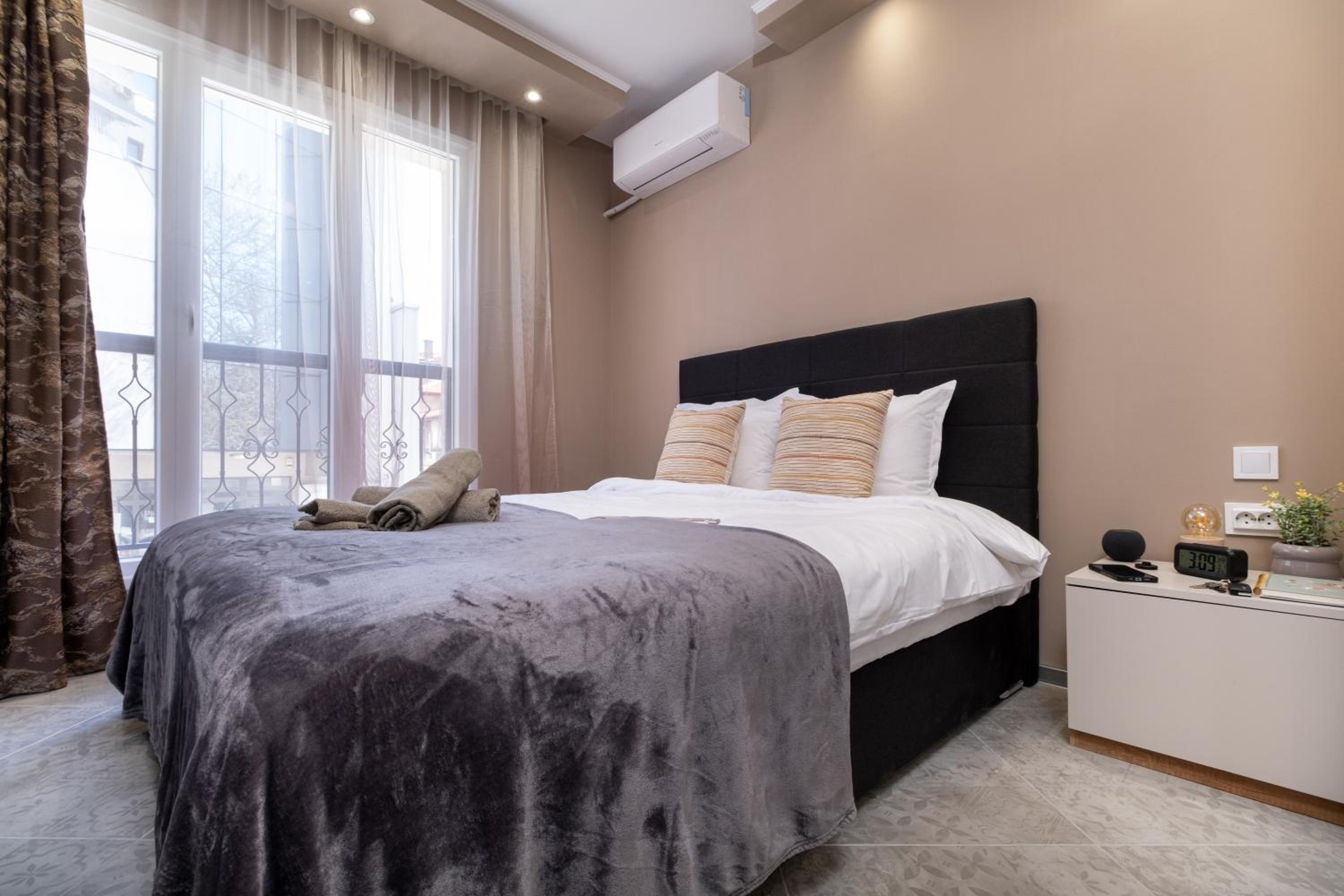 Modern & Elegant City Center Apartments