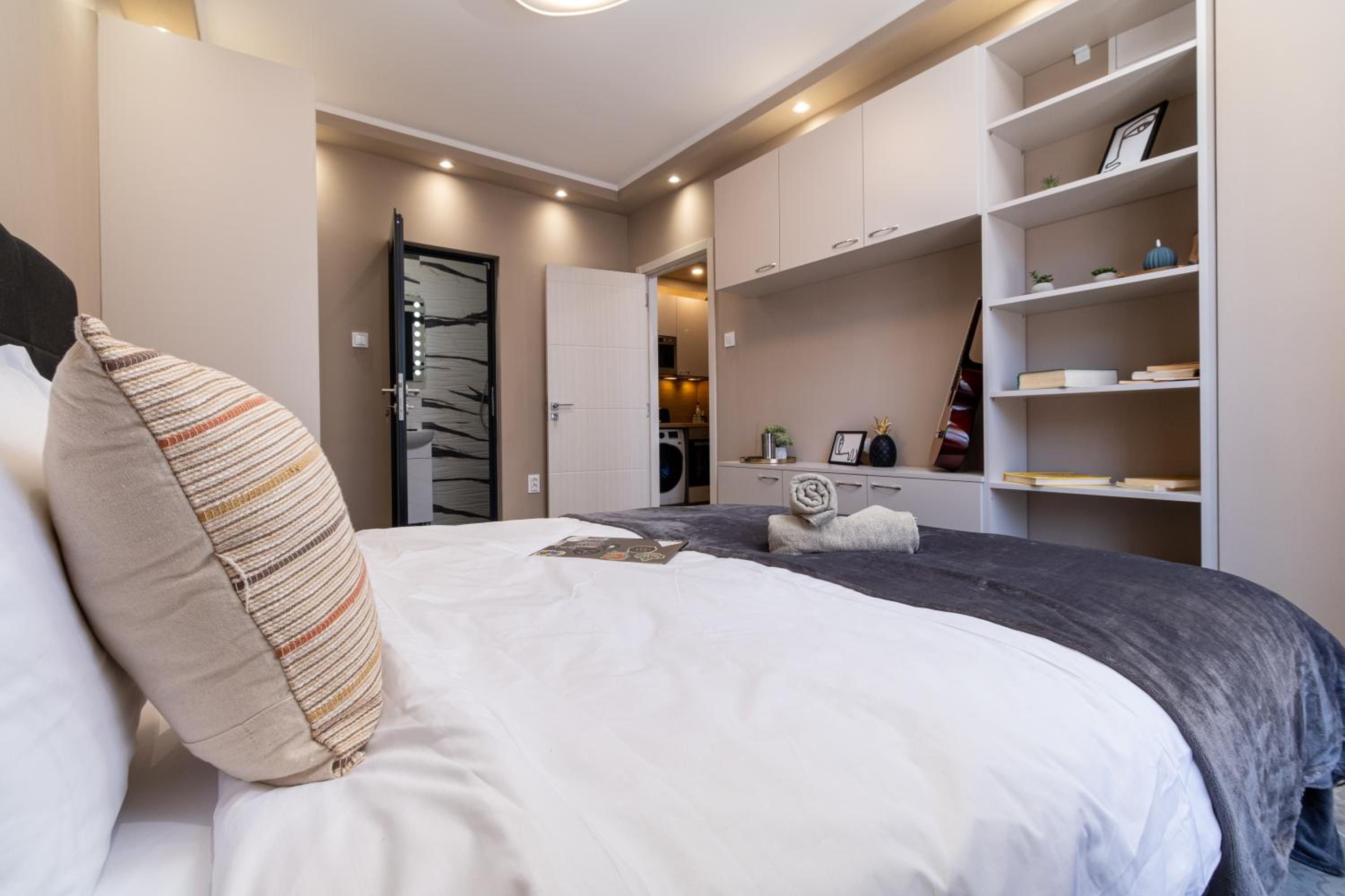 Modern & Elegant City Center Apartments