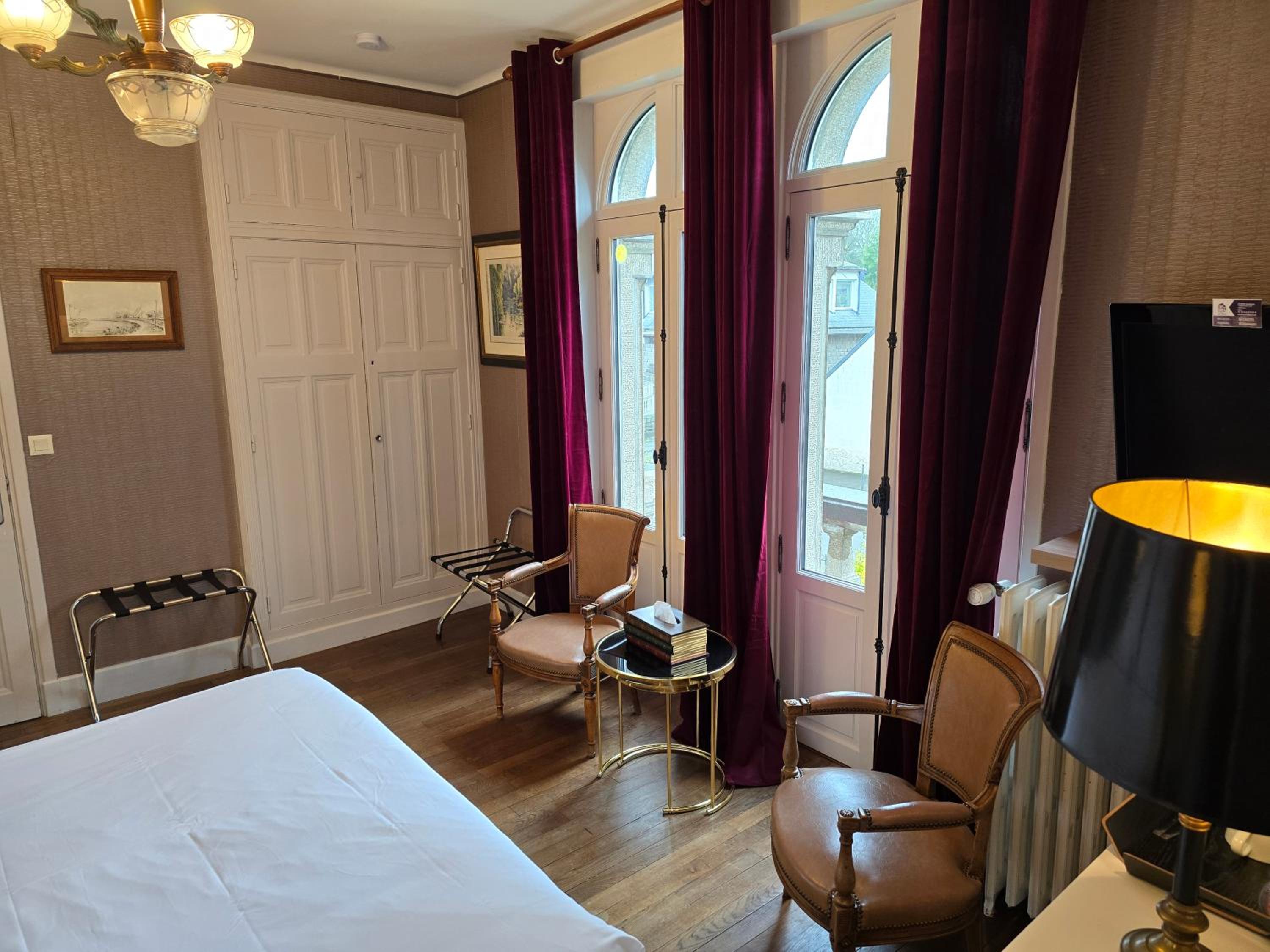 Le Castel Guesthouse