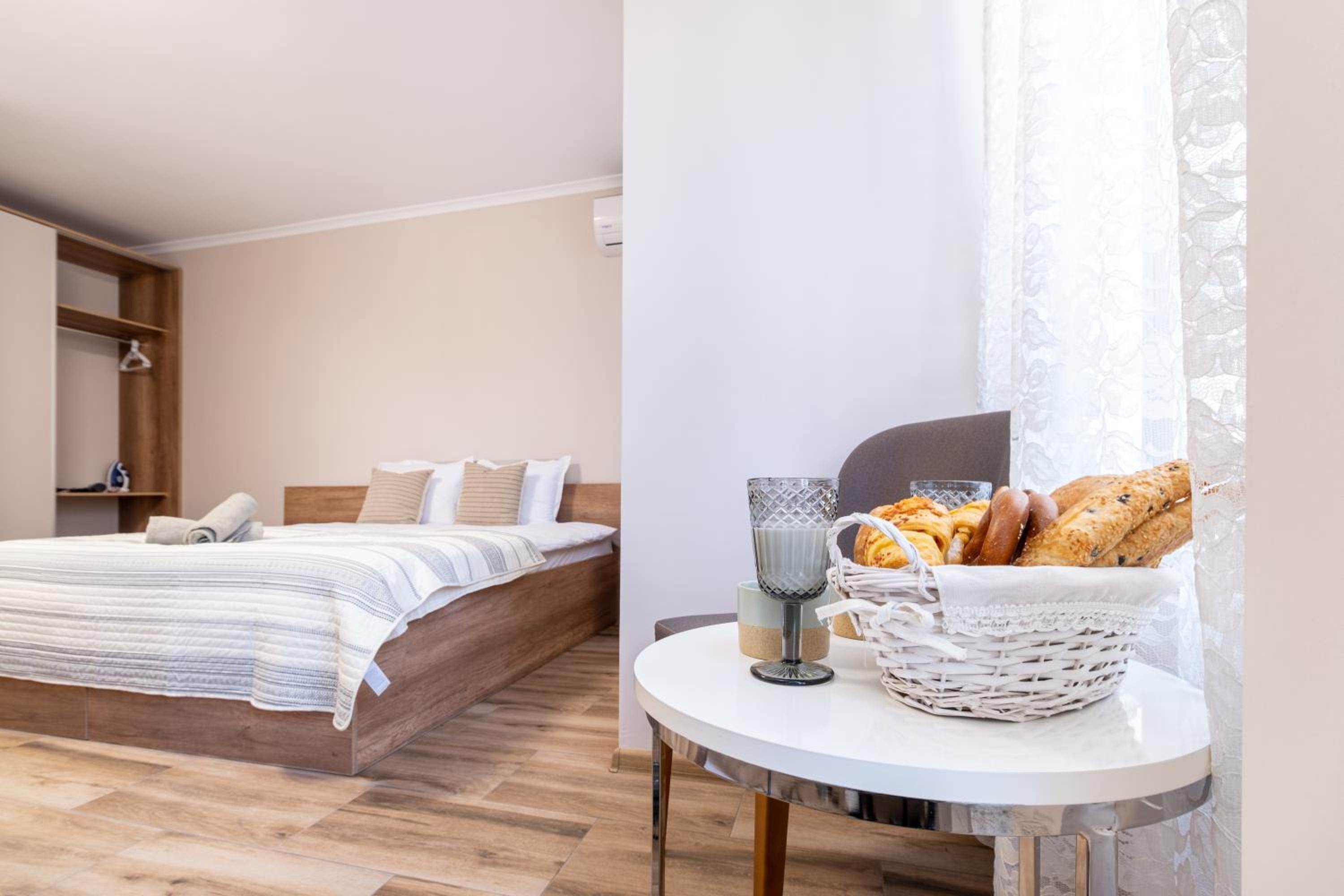Modern & Elegant City Center Apartments