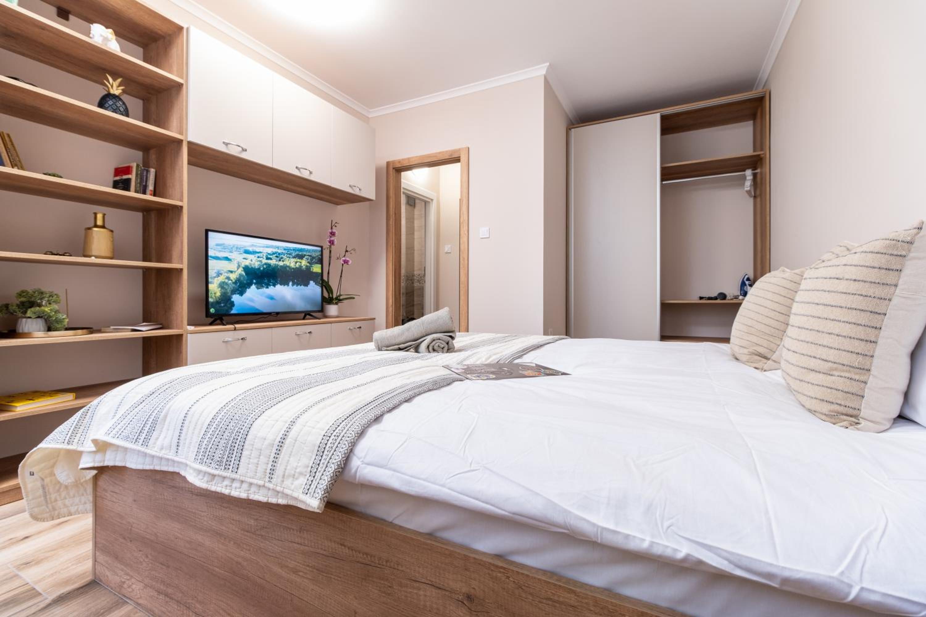 Modern & Elegant City Center Apartments