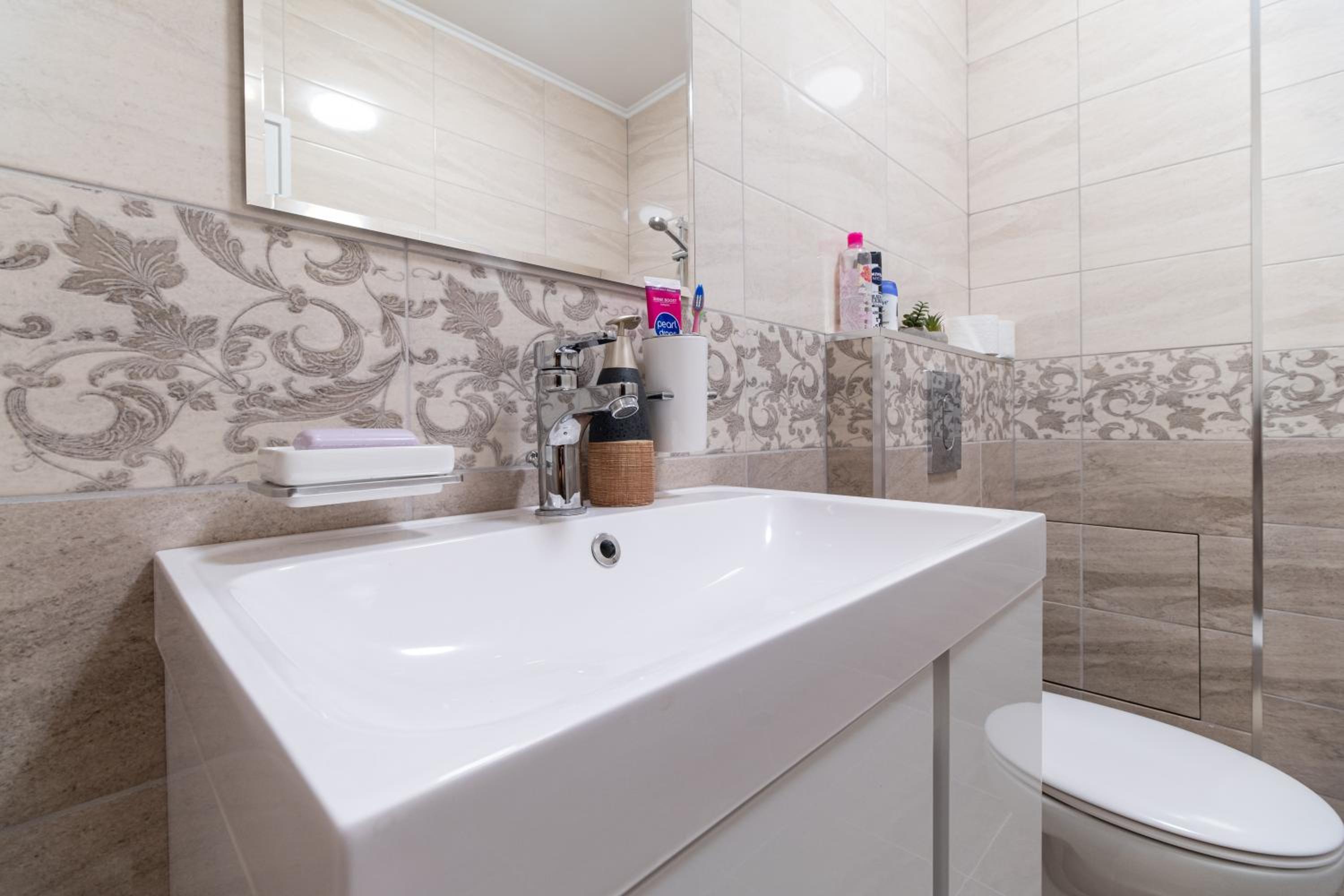 Modern & Elegant City Center Apartments