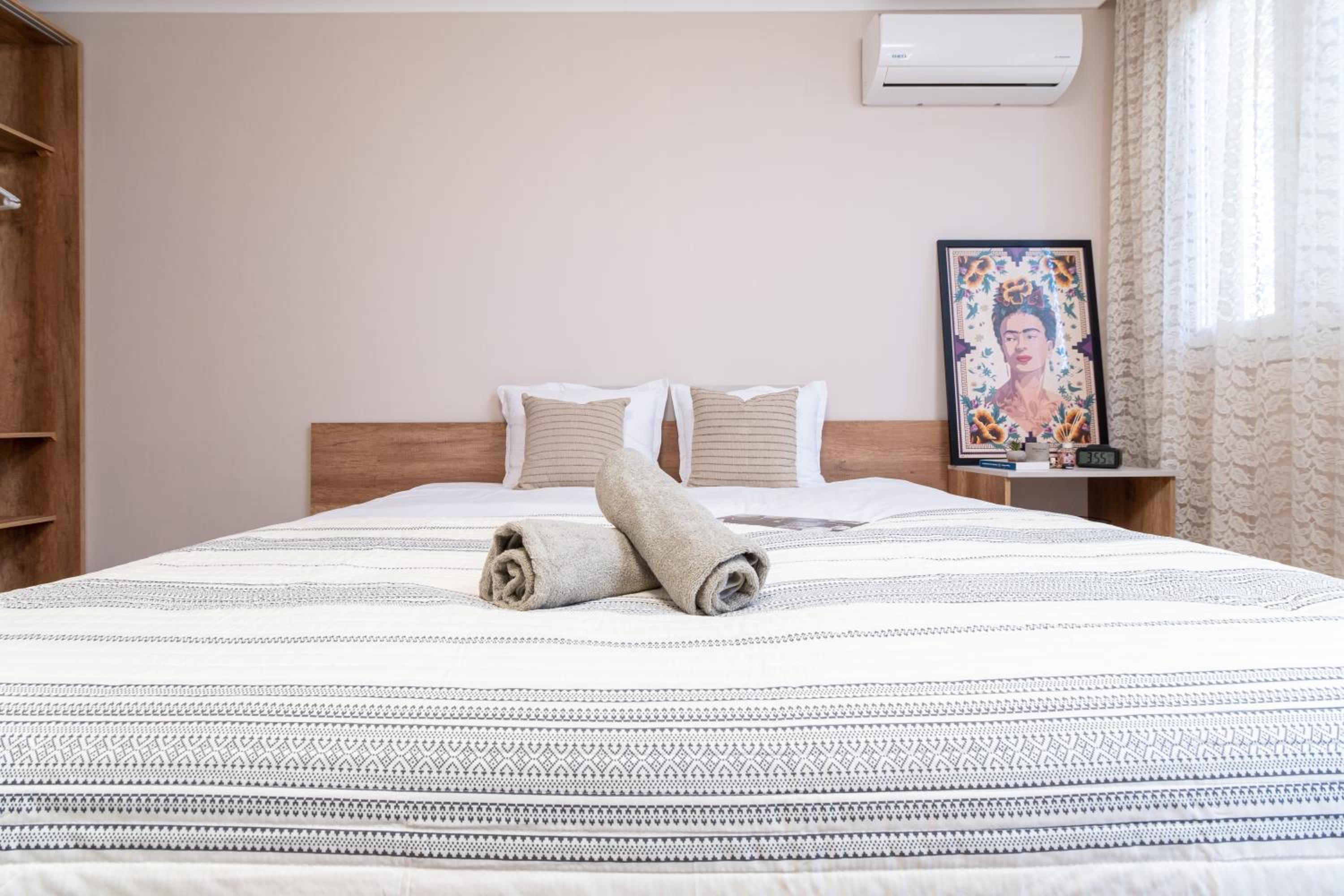Modern & Elegant City Center Apartments