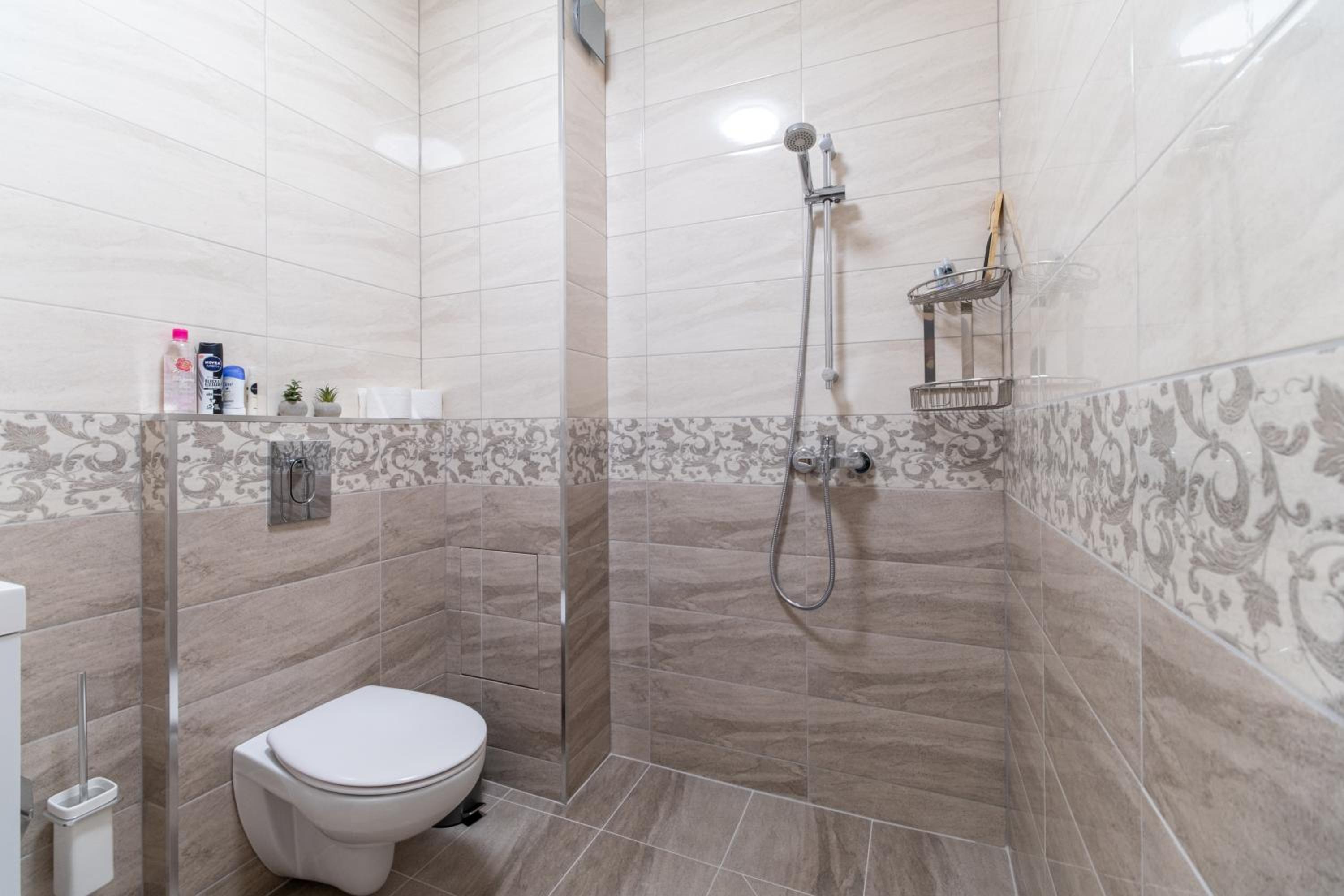 Modern & Elegant City Center Apartments