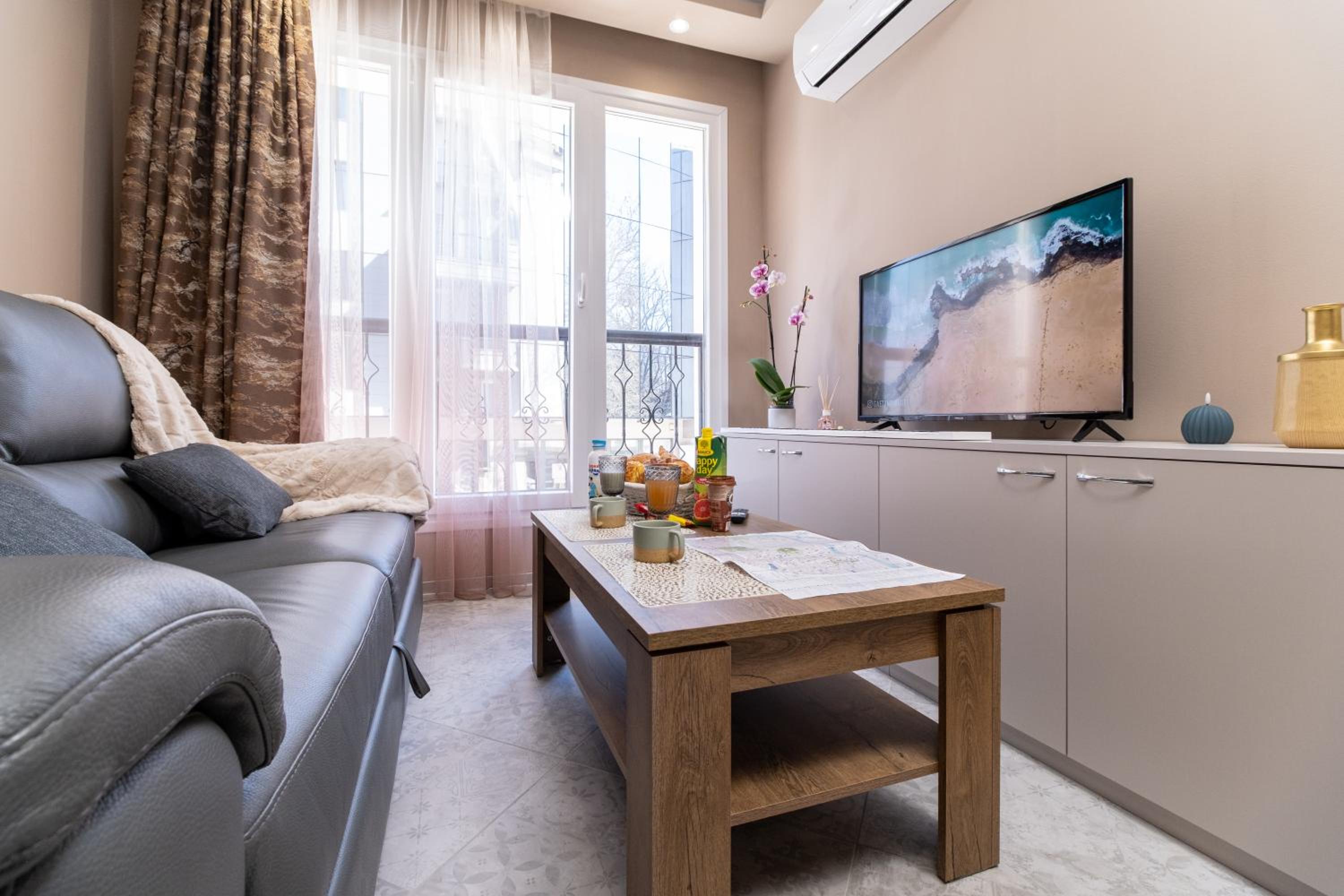 Modern & Elegant City Center Apartments