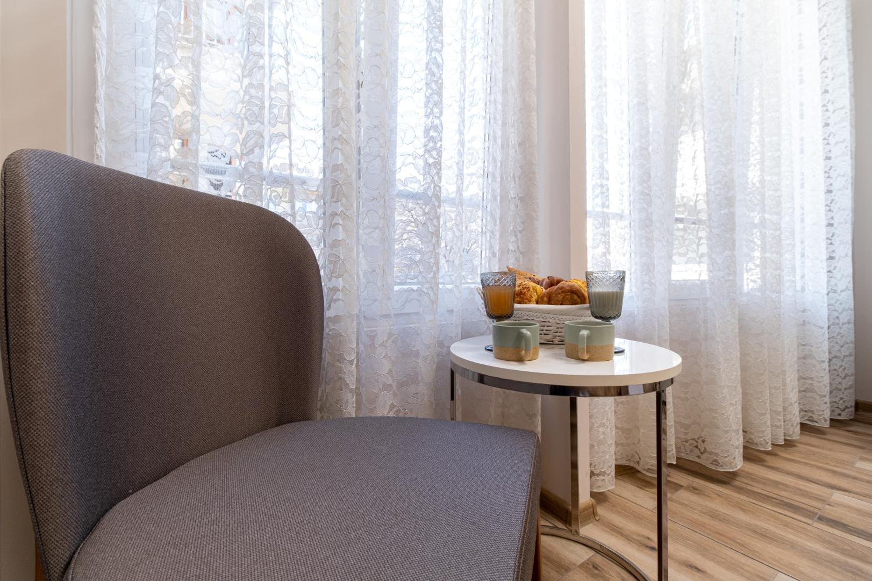 Modern & Elegant City Center Apartments
