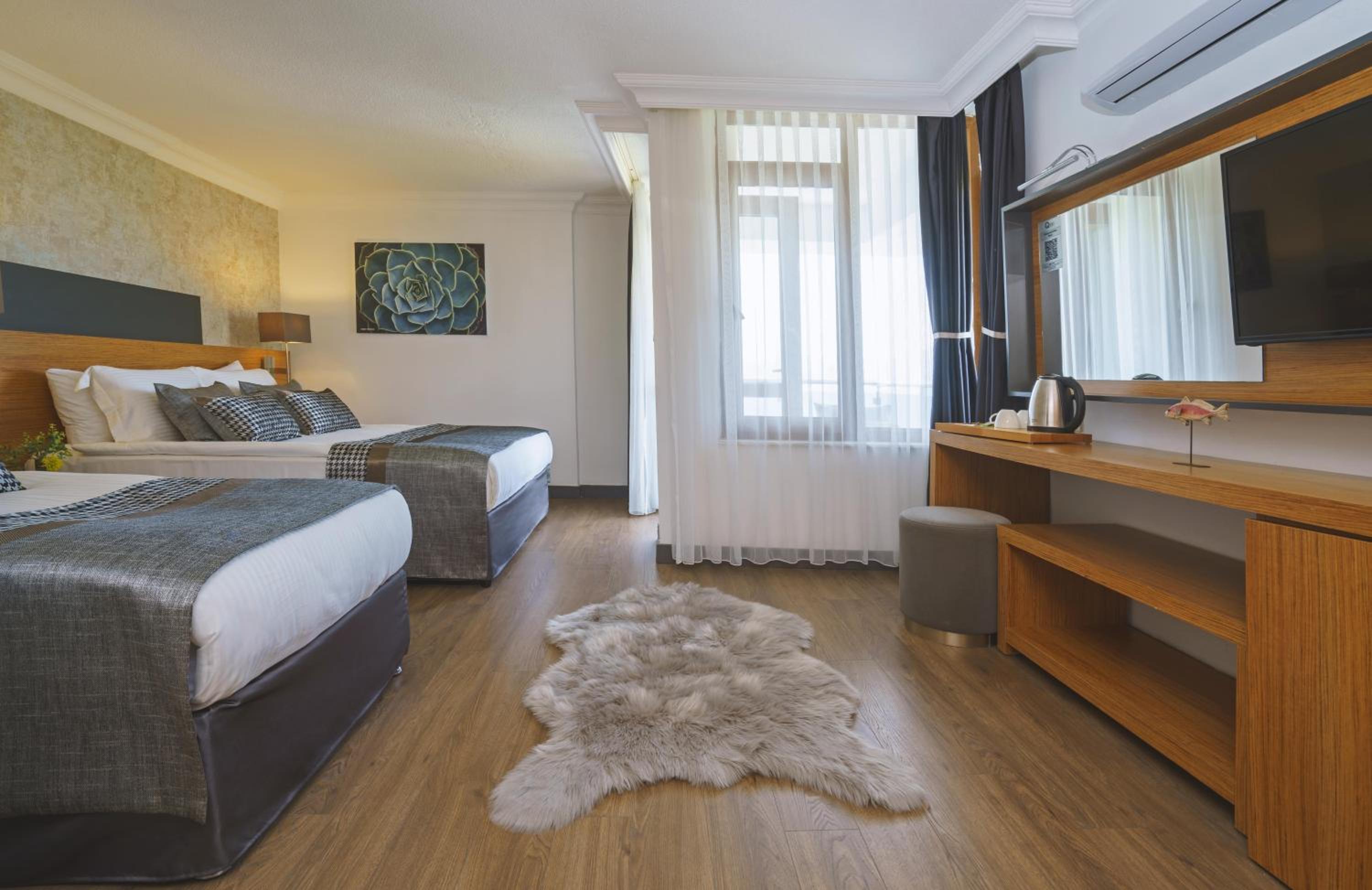 Qinn Otel - Image 9
