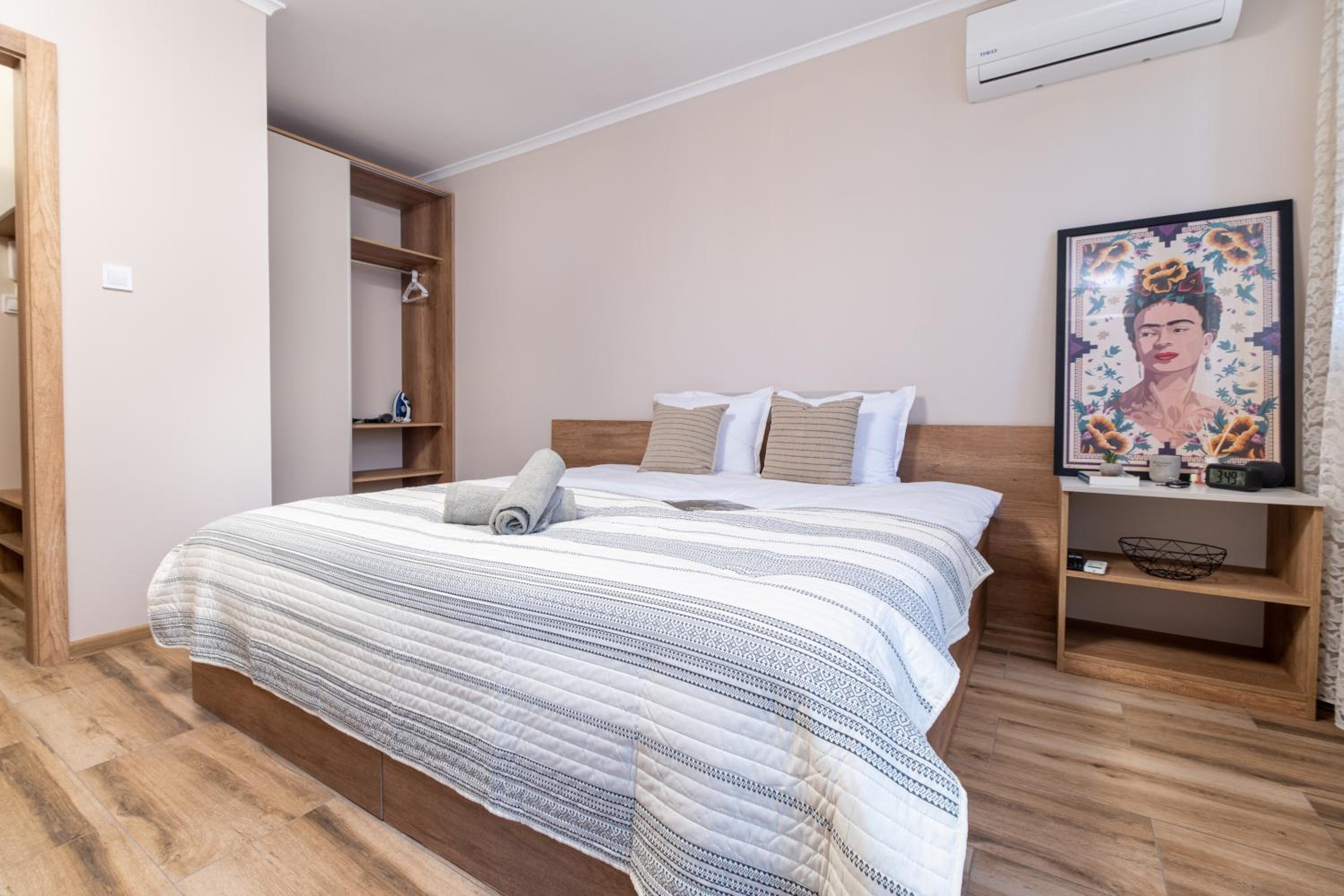 Modern & Elegant City Center Apartments