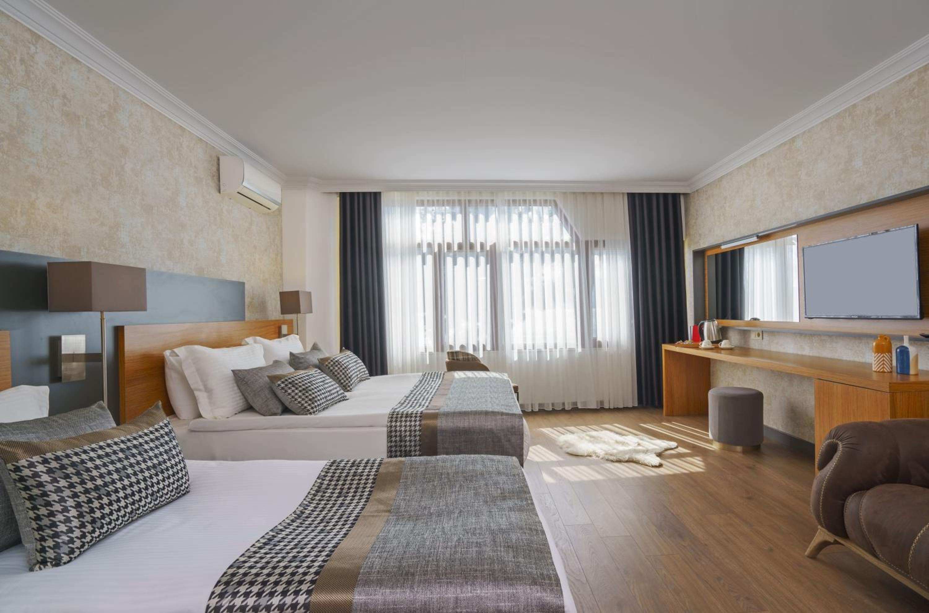 Qinn Otel - Image 16
