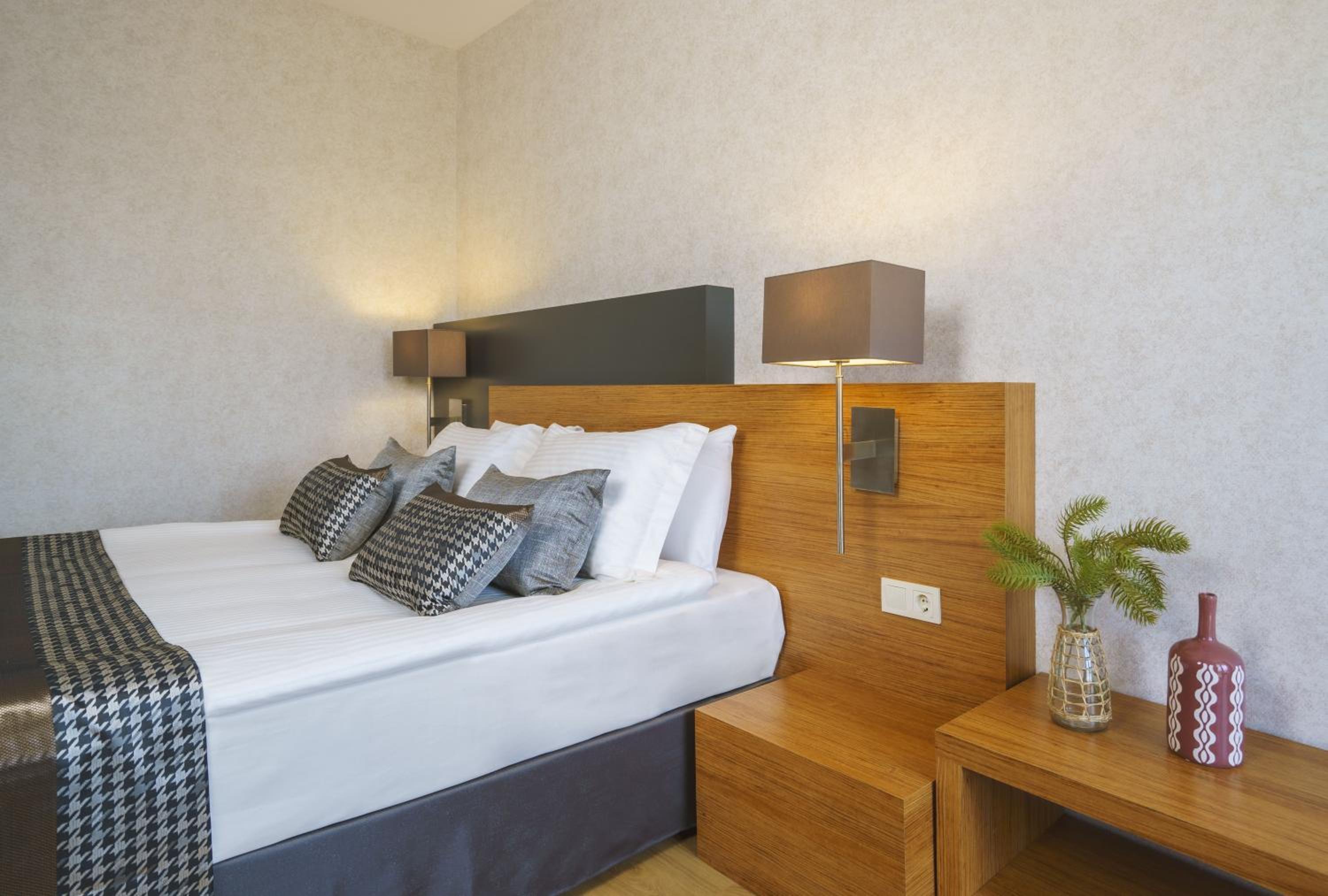 Qinn Otel - Image 18