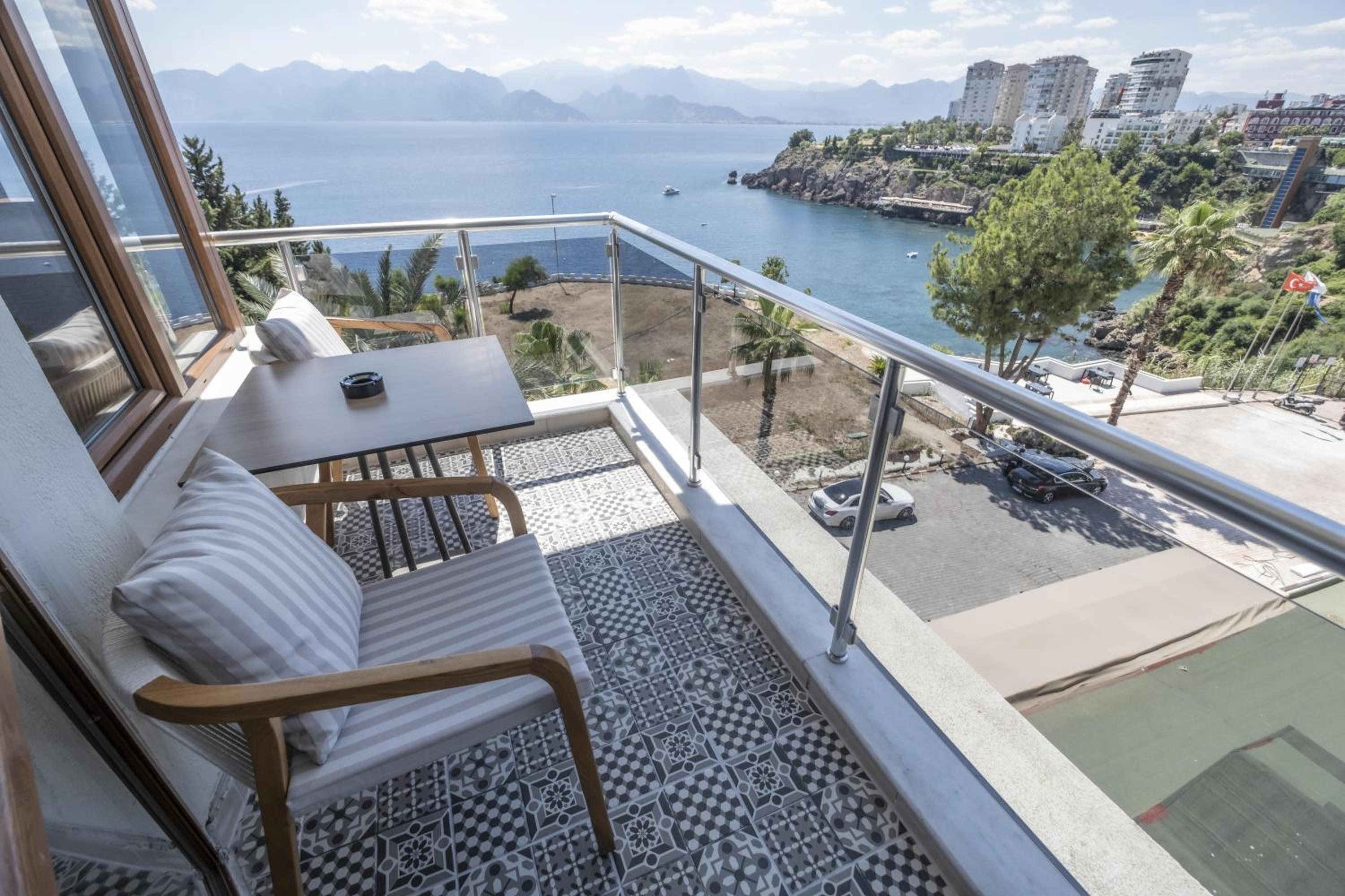 Qinn Otel - Image 35
