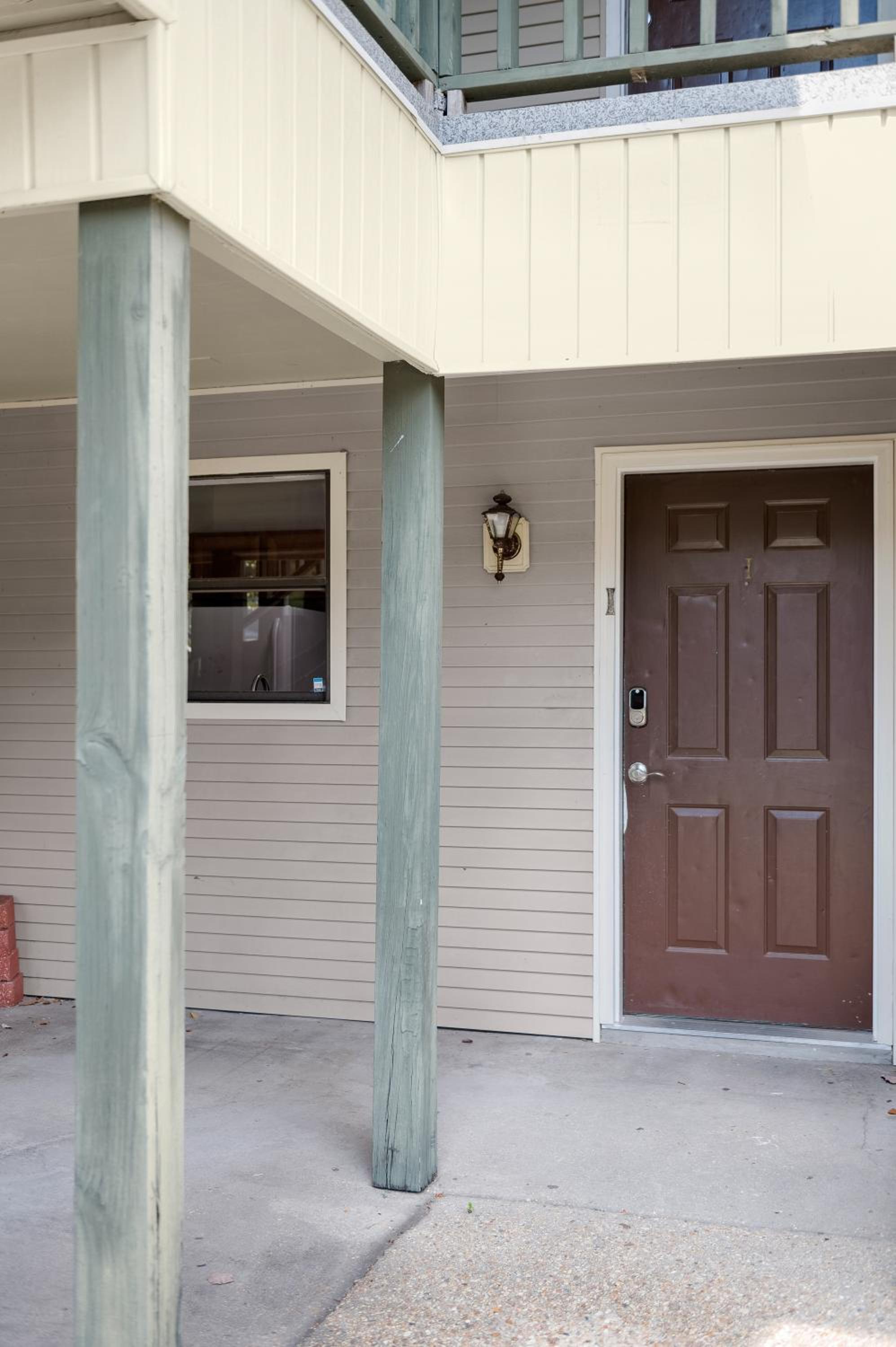 LSU 2Bed/2Bath Angel Studios Condo *NEW* view 5