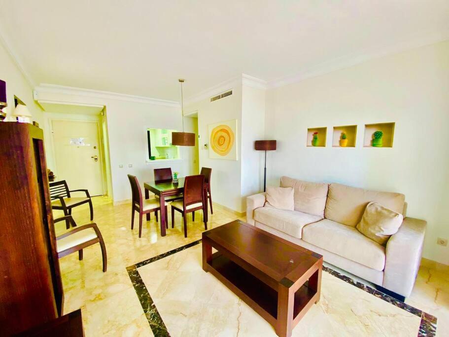 Roda Golf. Poolside apartment